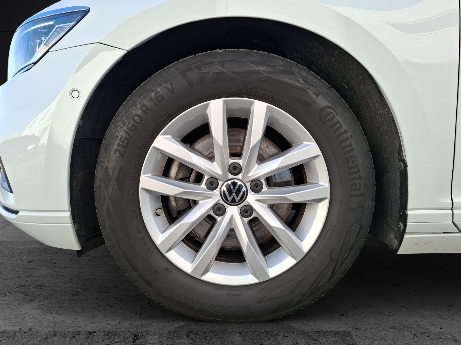 Fahrzeugabbildung Volkswagen Passat Variant TDI Business DSG R-Line Matrix AHK Navi HUD AID ACC RFK SH 18