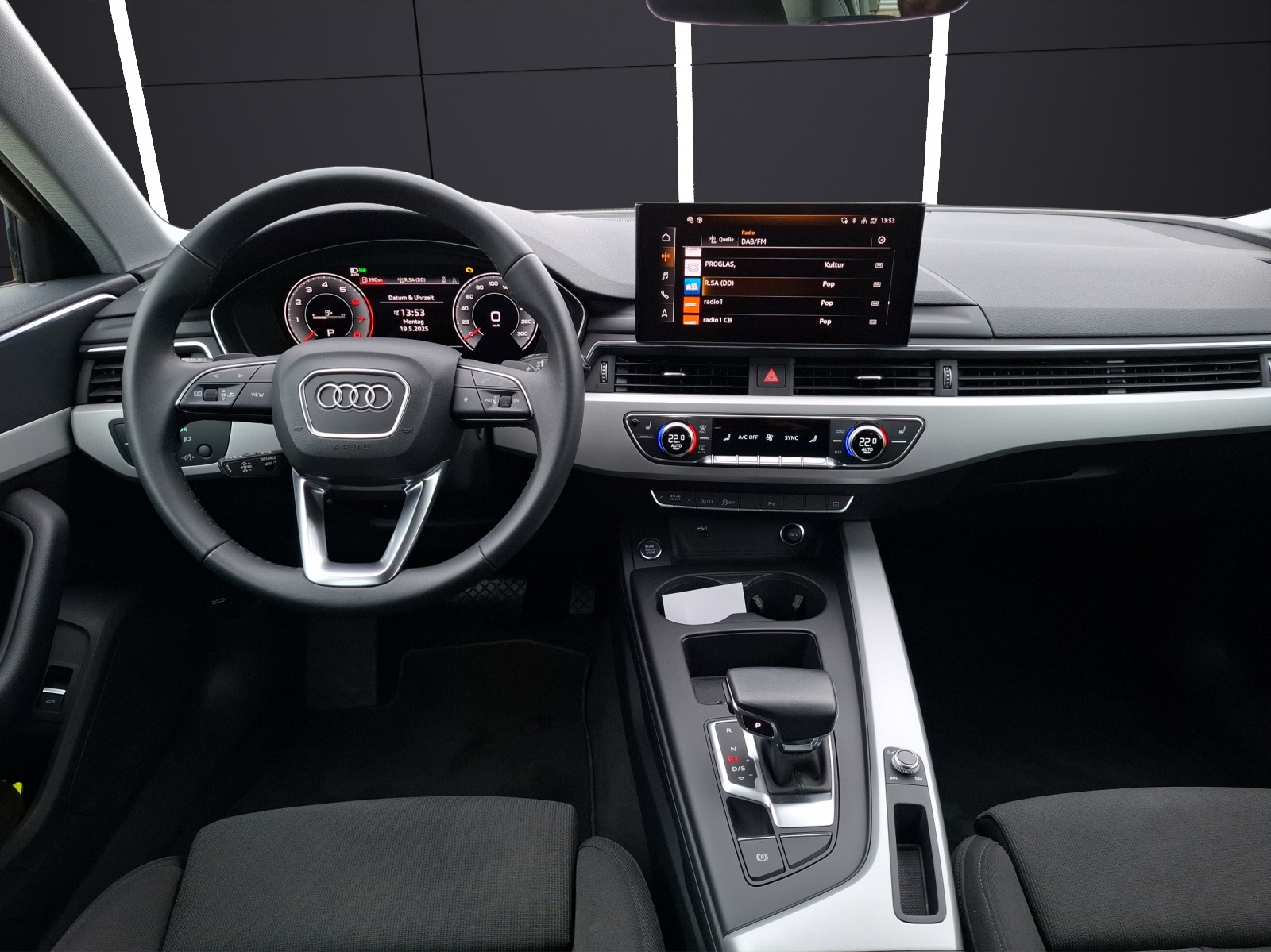 Fahrzeugabbildung Audi A4 Avant 40 TFSI S-tronic S-line LED AVC Navi