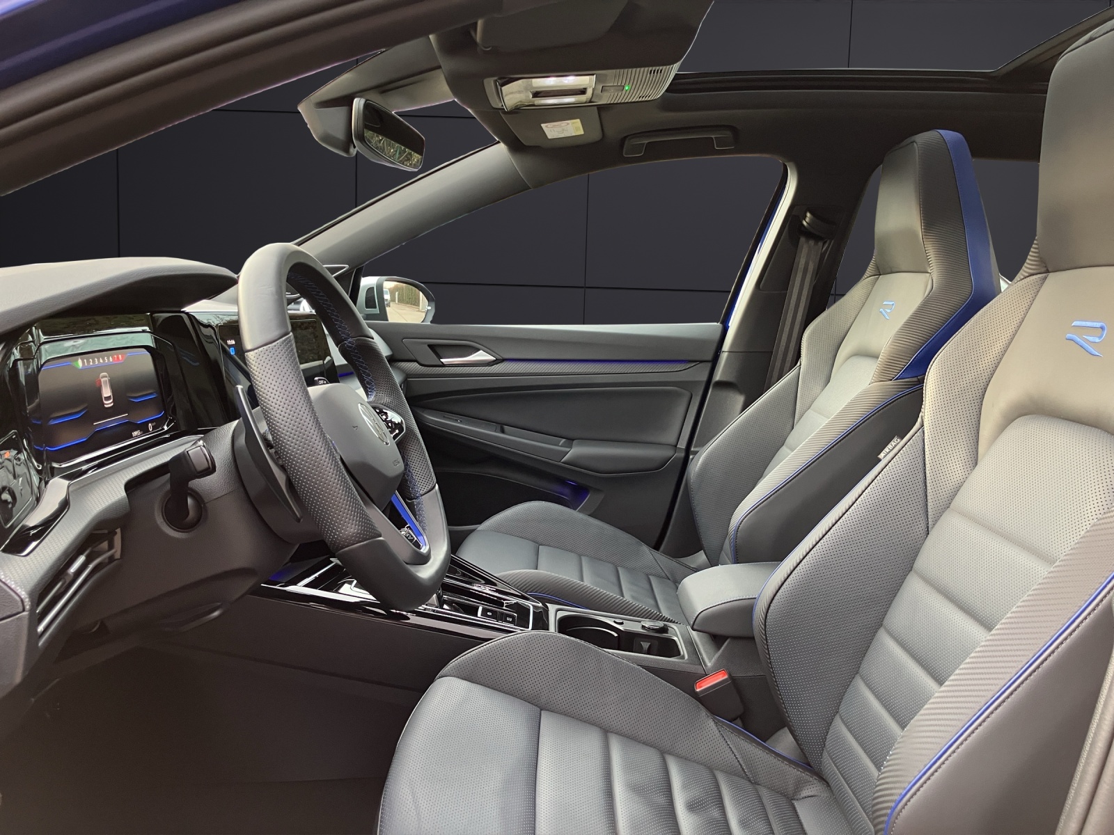 Fahrzeugabbildung Volkswagen Golf VIII Variant R DSG MATRIX ACC HuD AID PANO NAVI PDC SHZ