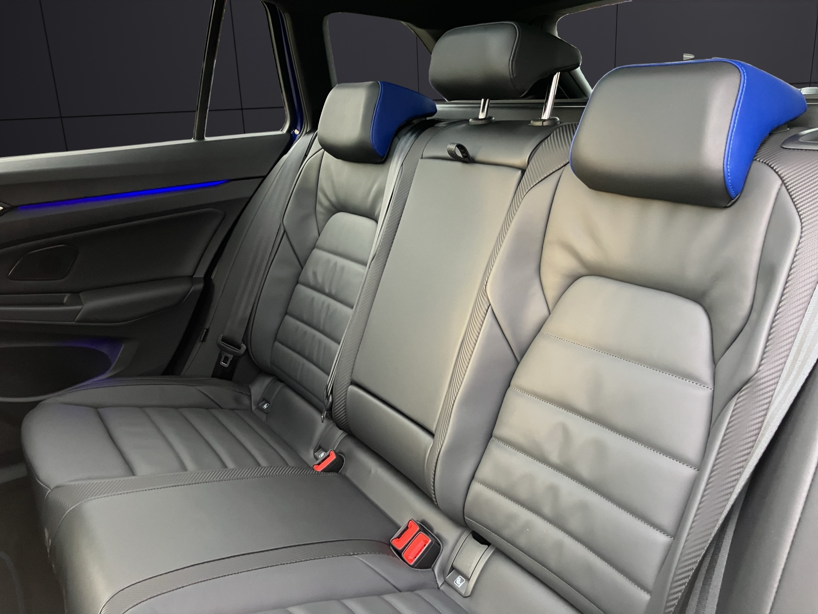 Fahrzeugabbildung Volkswagen Golf VIII Variant R DSG MATRIX ACC HuD AID PANO NAVI PDC SHZ