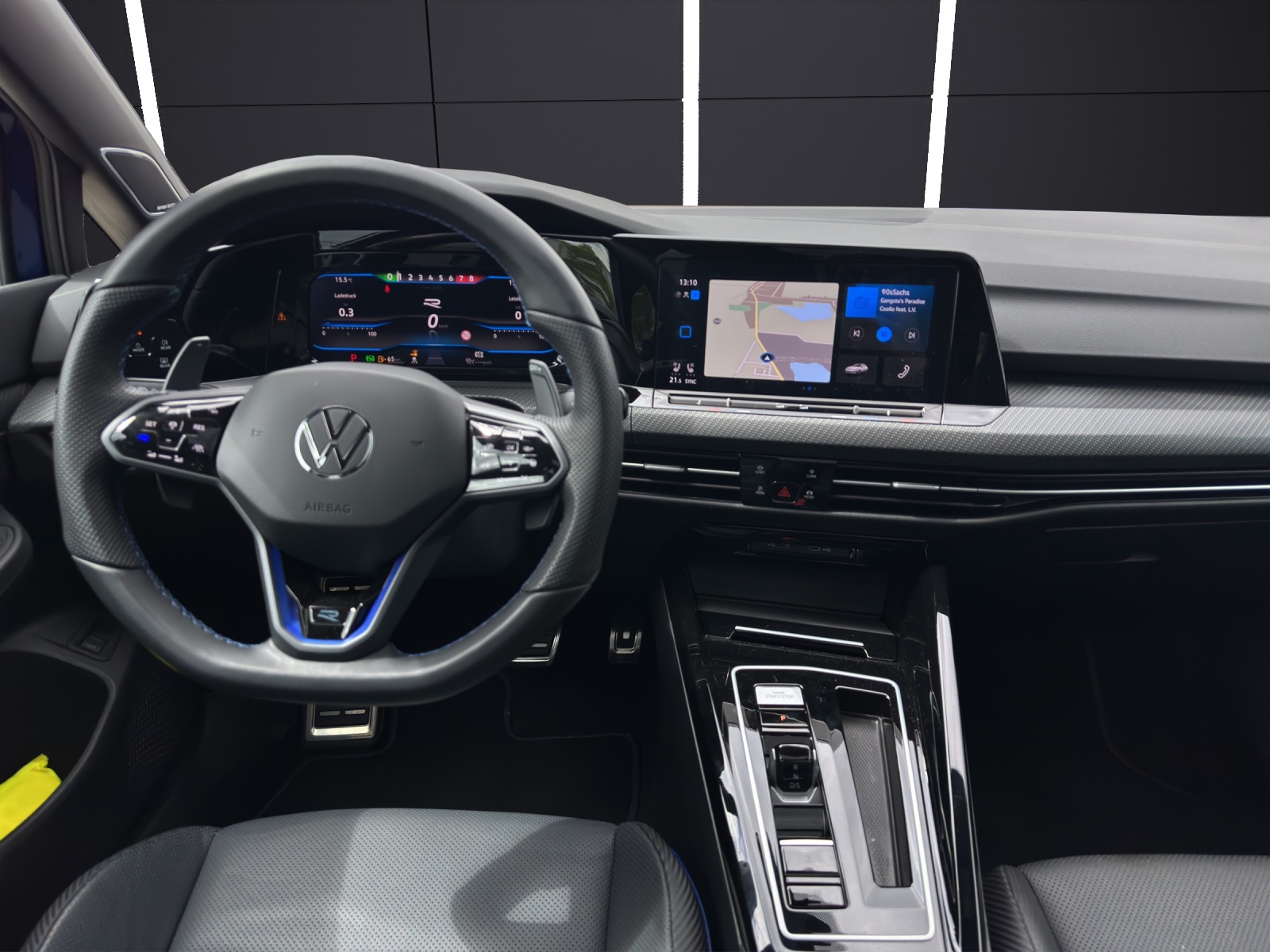 Fahrzeugabbildung Volkswagen Golf VIII Variant R DSG MATRIX ACC HuD AID PANO NAVI PDC SHZ