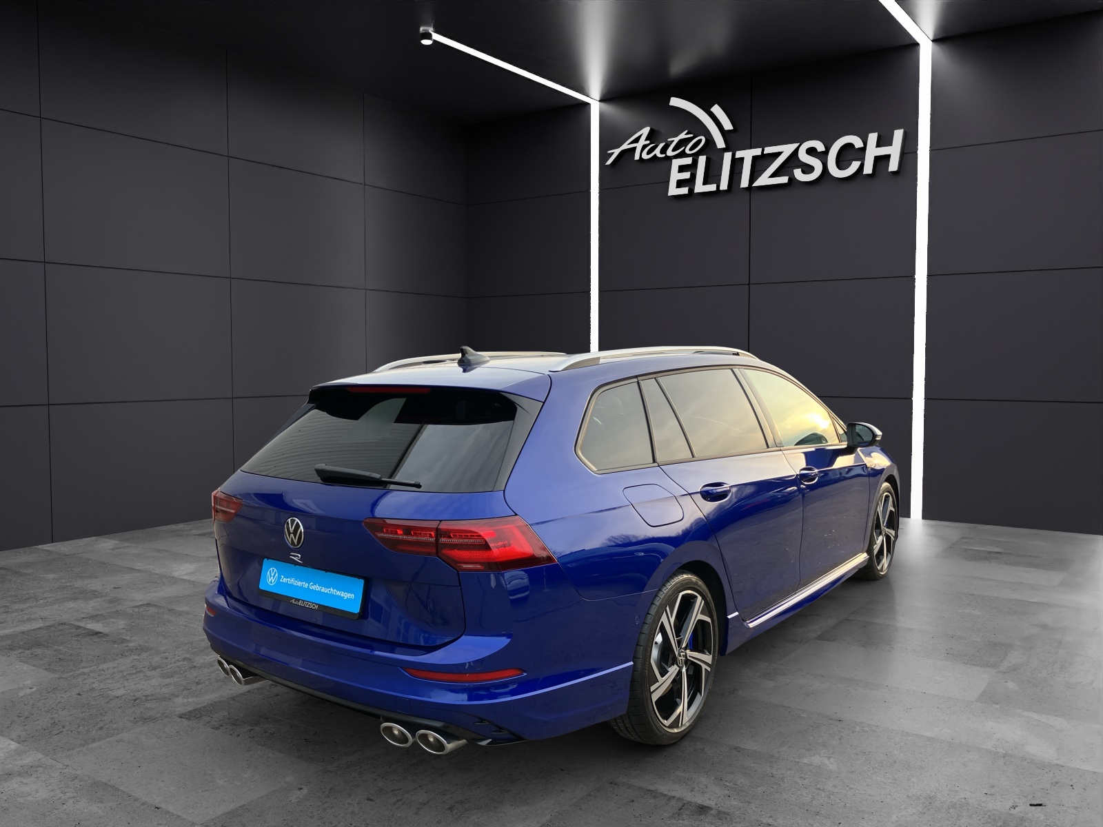 Fahrzeugabbildung Volkswagen Golf VIII Variant R DSG MATRIX ACC HuD AID PANO NAVI PDC SHZ