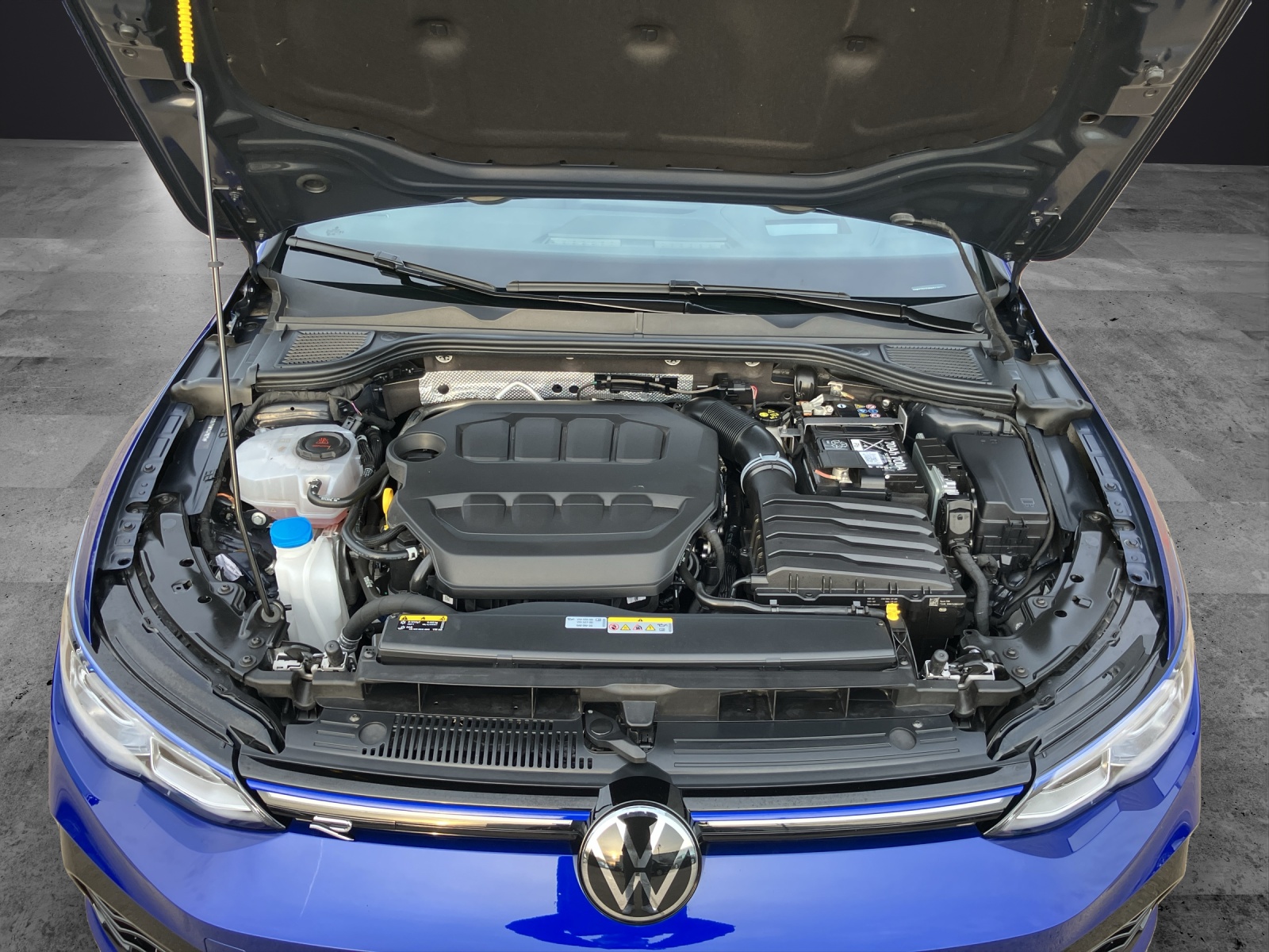 Fahrzeugabbildung Volkswagen Golf VIII Variant R DSG MATRIX ACC HuD AID PANO NAVI PDC SHZ