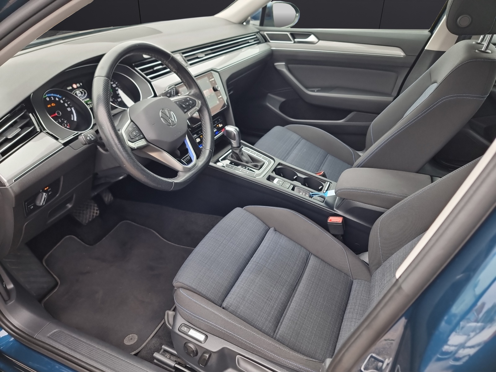 Fahrzeugabbildung Volkswagen Passat Variant GTE MatrixLED ACC Kamera