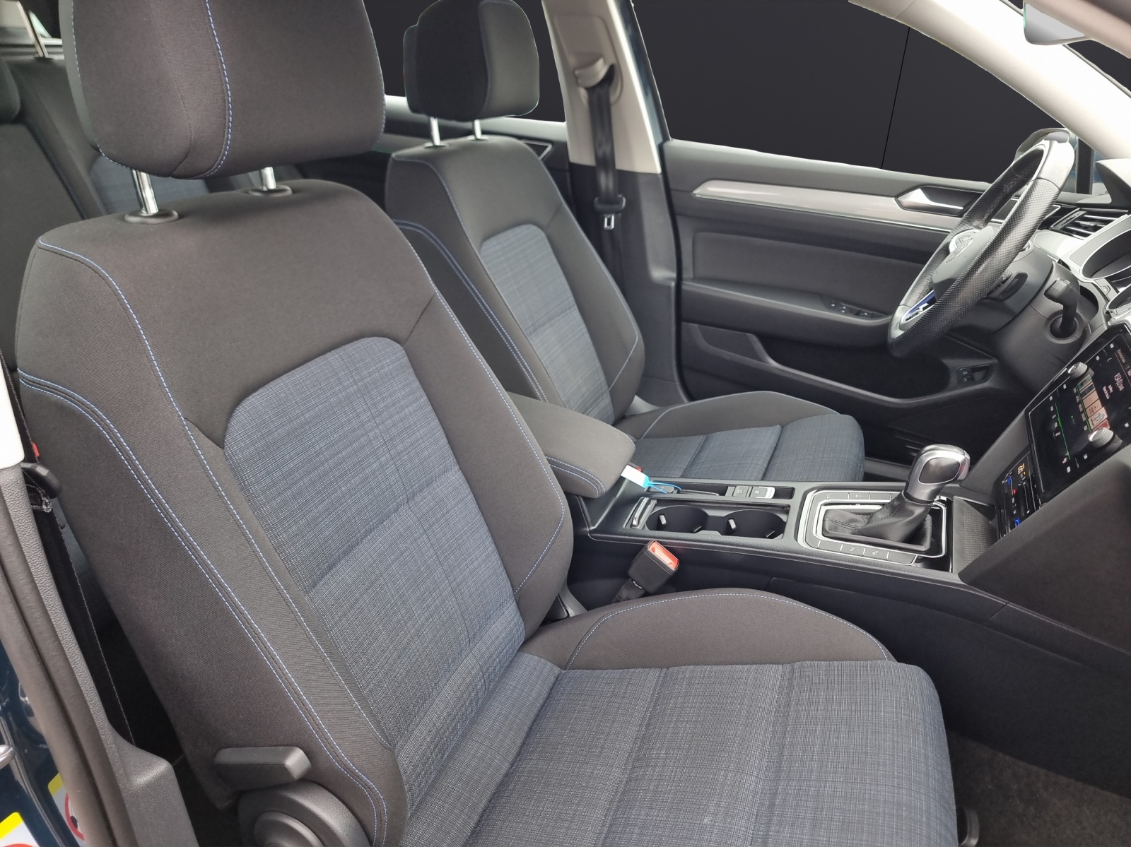 Fahrzeugabbildung Volkswagen Passat Variant GTE MatrixLED ACC Kamera