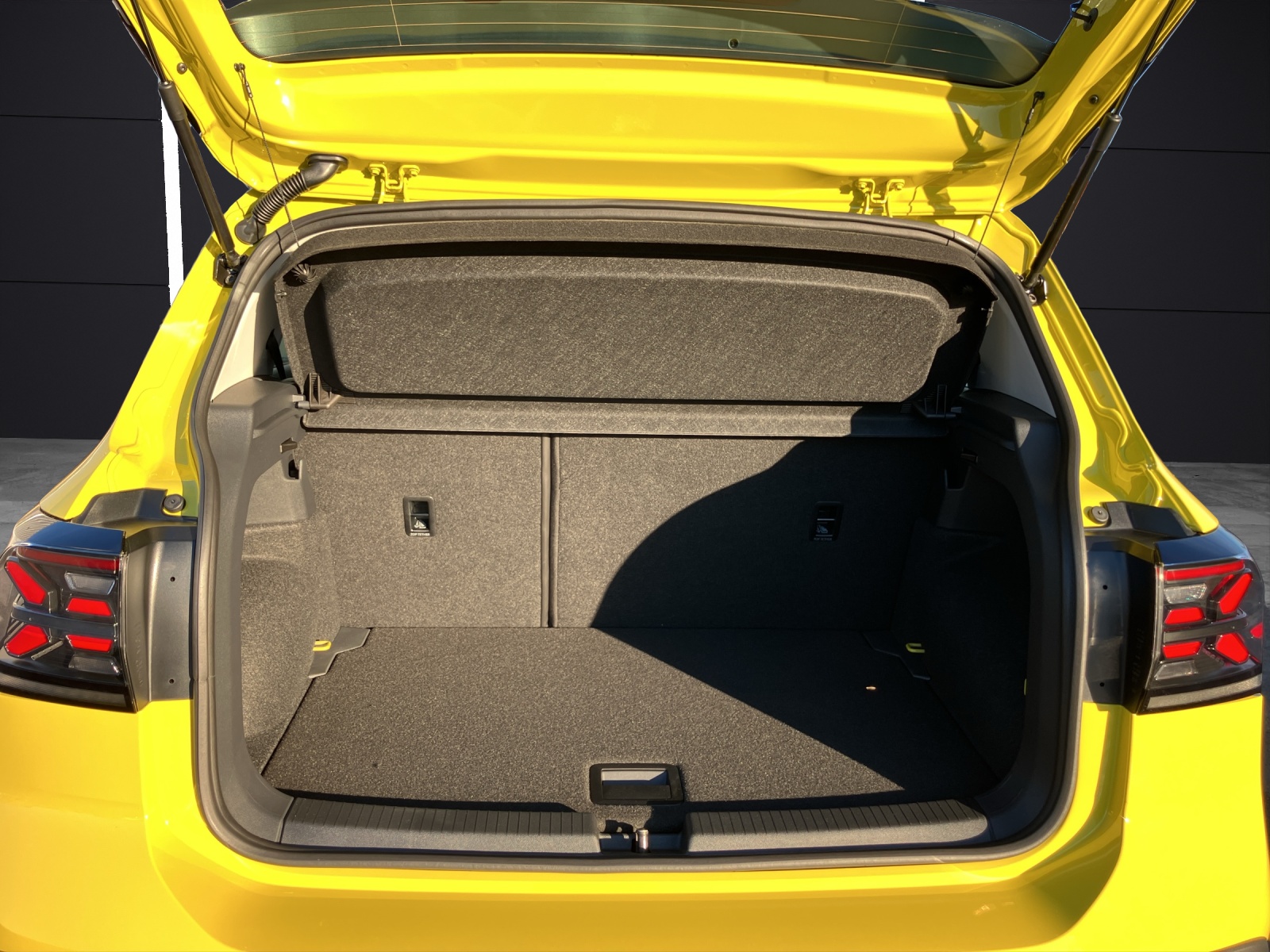 Fahrzeugabbildung Volkswagen T-Cross Style LED DAB ACC