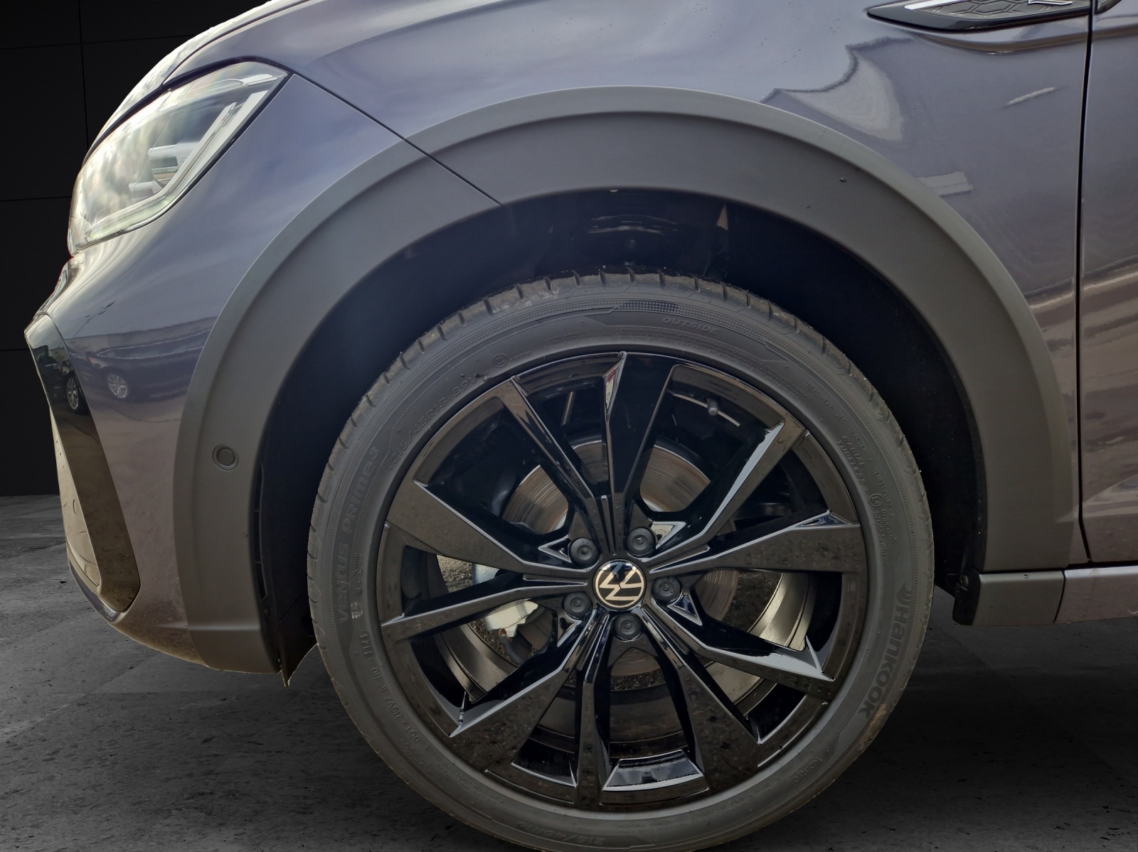 Fahrzeugabbildung Volkswagen Taigo R-Line black TSI DSG MATRIX ACC 18
