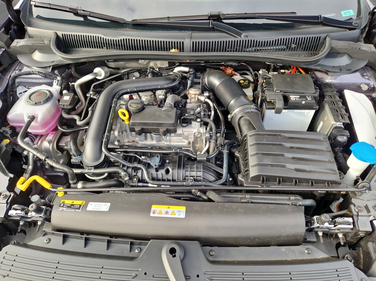 Fahrzeugabbildung Volkswagen Taigo R-Line black TSI DSG MATRIX ACC 18