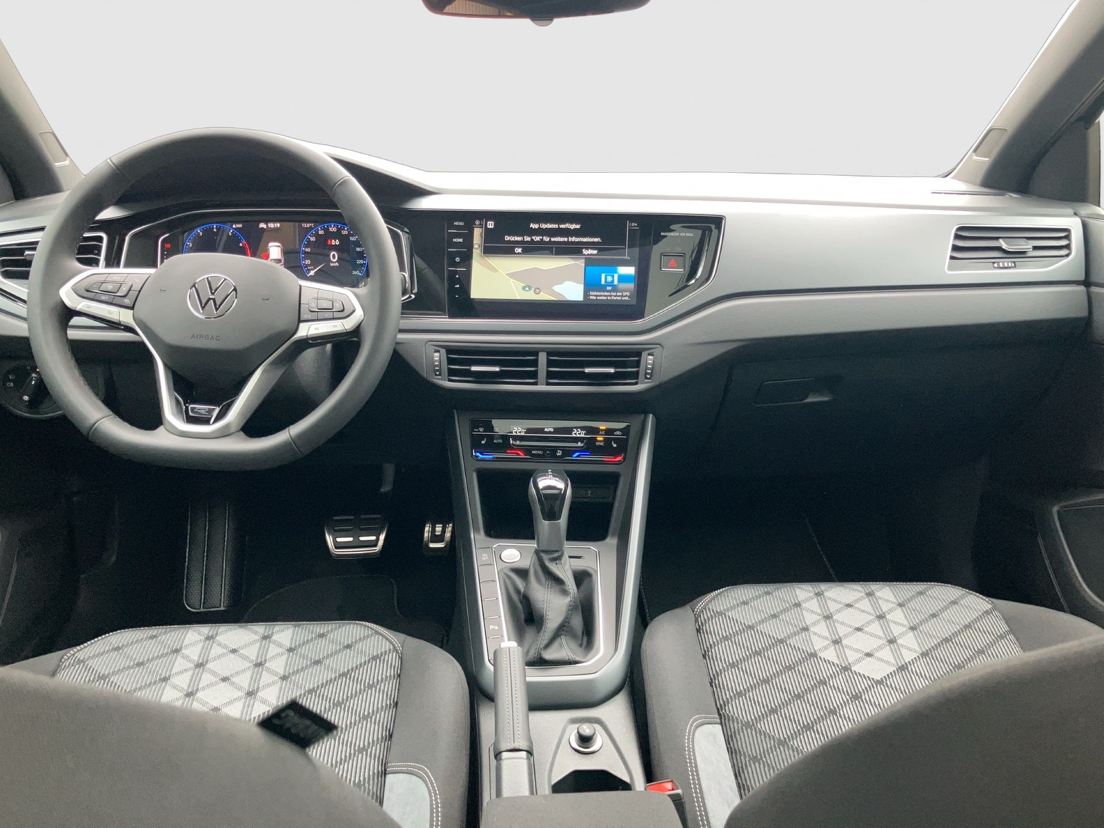 Fahrzeugabbildung Volkswagen Taigo TSI R-Line DSG Matrix AHK Navi AID Pana ACC RFK SHZ