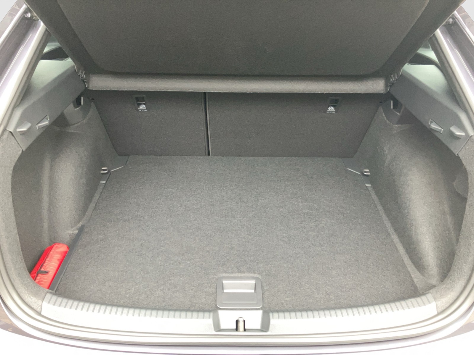 Fahrzeugabbildung Volkswagen Taigo TSI R-Line DSG Matrix AHK Navi AID Pana ACC RFK SHZ