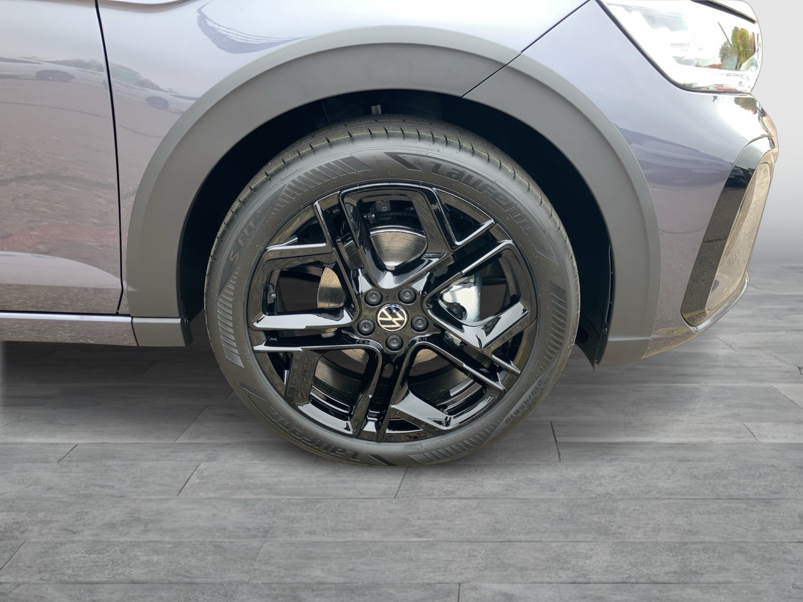 Fahrzeugabbildung Volkswagen Taigo TSI R-Line DSG Matrix AHK Navi AID Pana ACC RFK SHZ