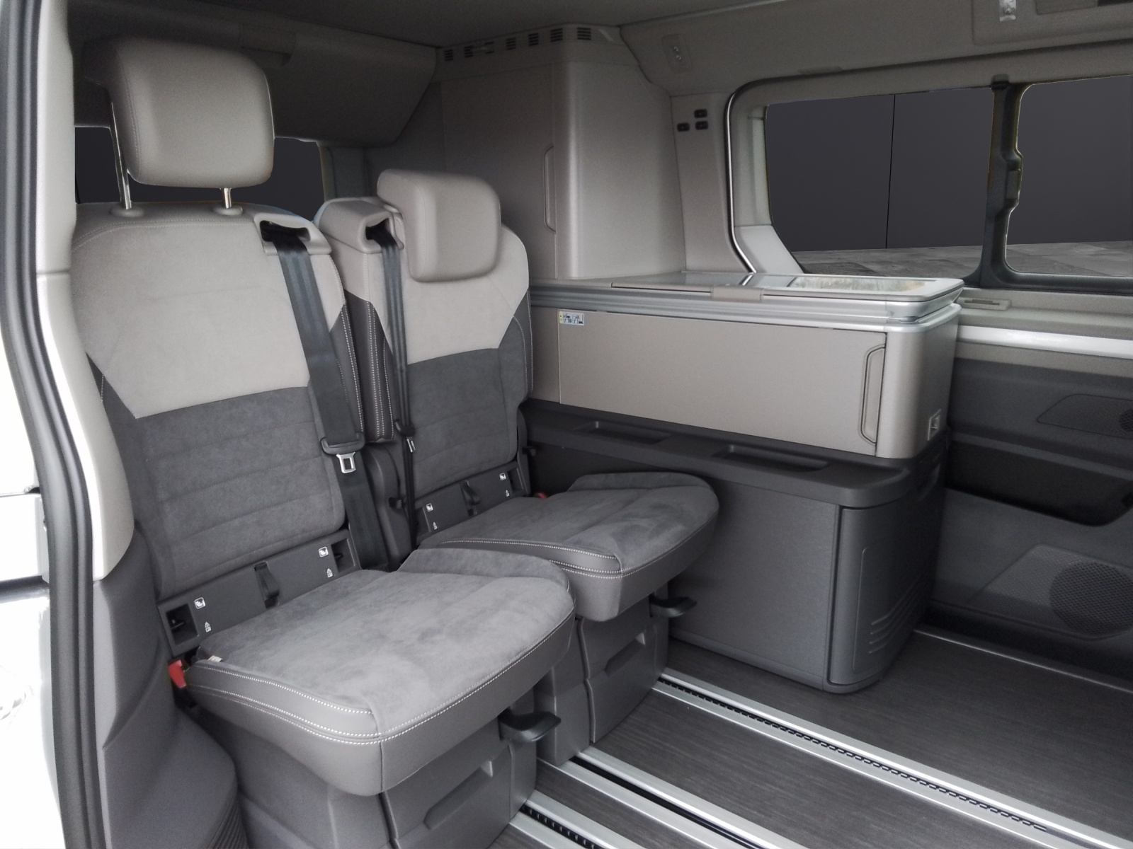 Fahrzeugabbildung Volkswagen T7 California Ocean 7-DSG ACC RFK NAVI STANDH. DCC