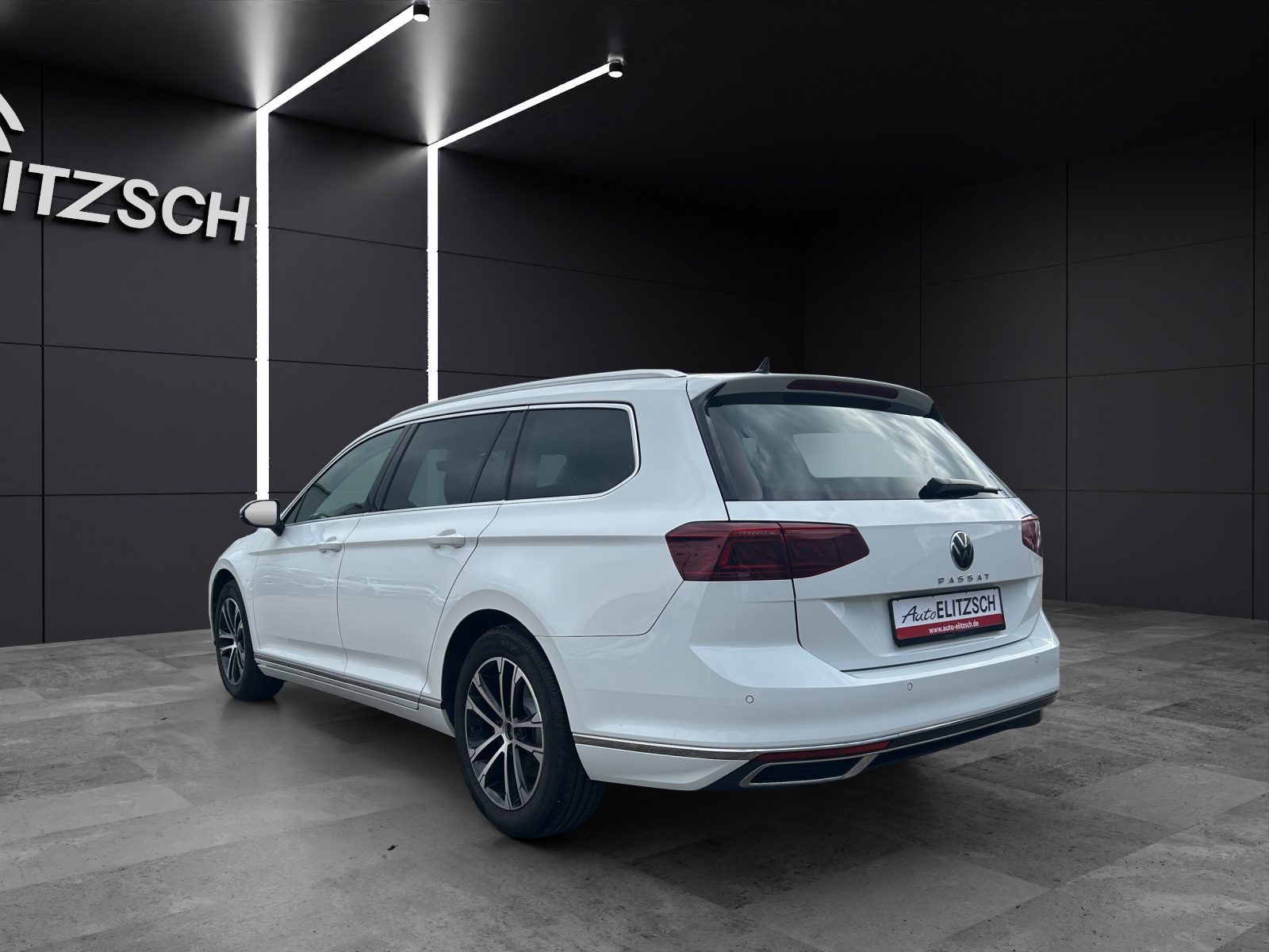 Fahrzeugabbildung Volkswagen Passat Variant Elegance TDI DSG IQ.Light ACC AHK STH SH RearView AppConnect Navi