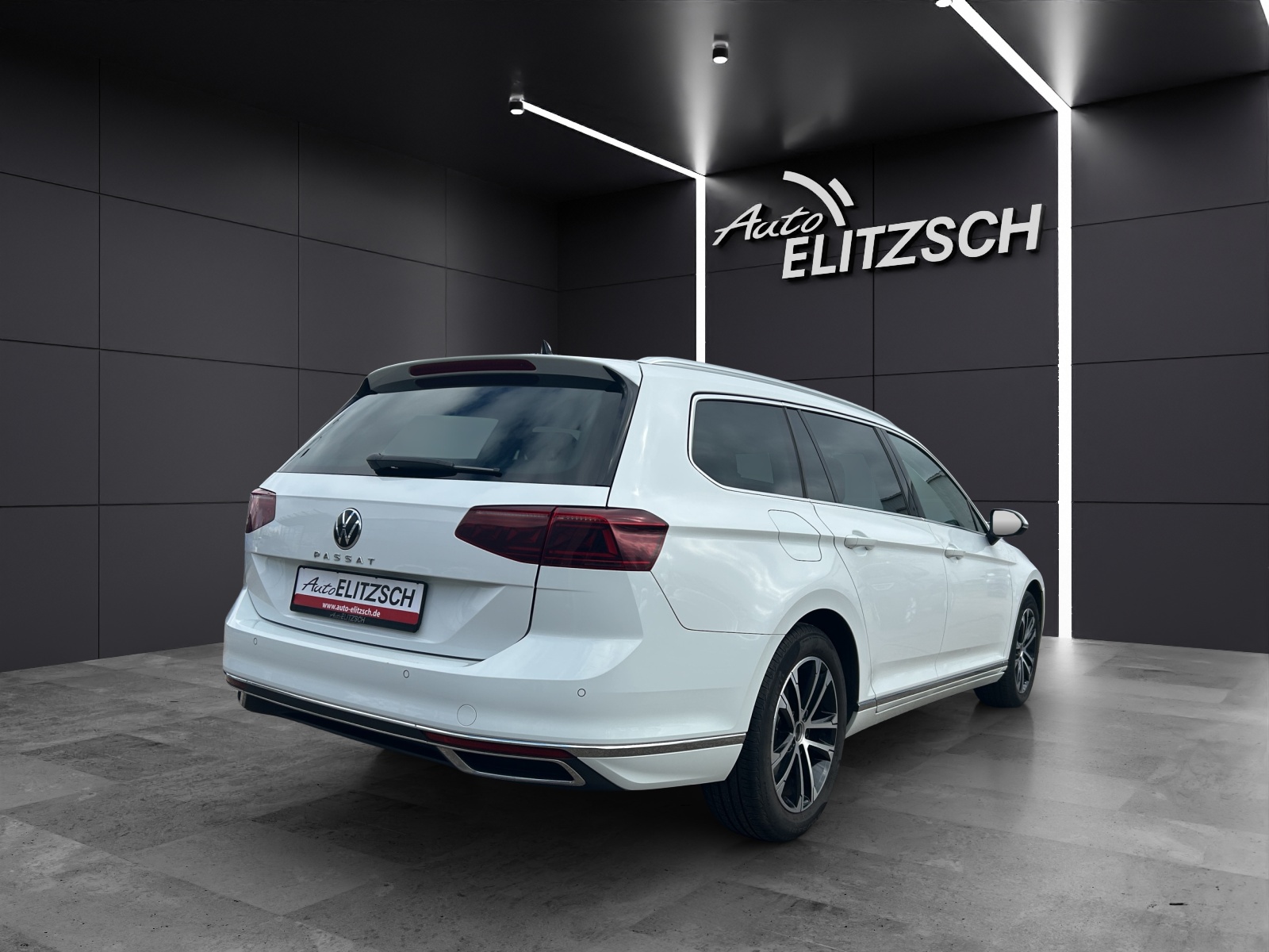 Fahrzeugabbildung Volkswagen Passat Variant Elegance TDI DSG IQ.Light ACC AHK STH SH RearView AppConnect Navi