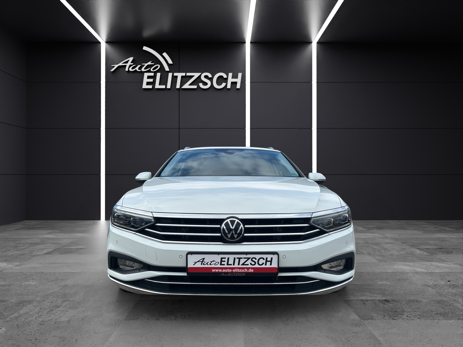 Fahrzeugabbildung Volkswagen Passat Variant Elegance TDI DSG IQ.Light ACC AHK STH SH RearView AppConnect Navi