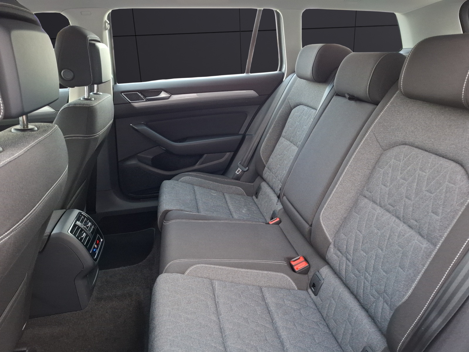 Fahrzeugabbildung Volkswagen Passat Variant TSI Business DSG Matrix Navi ACC RFK SH