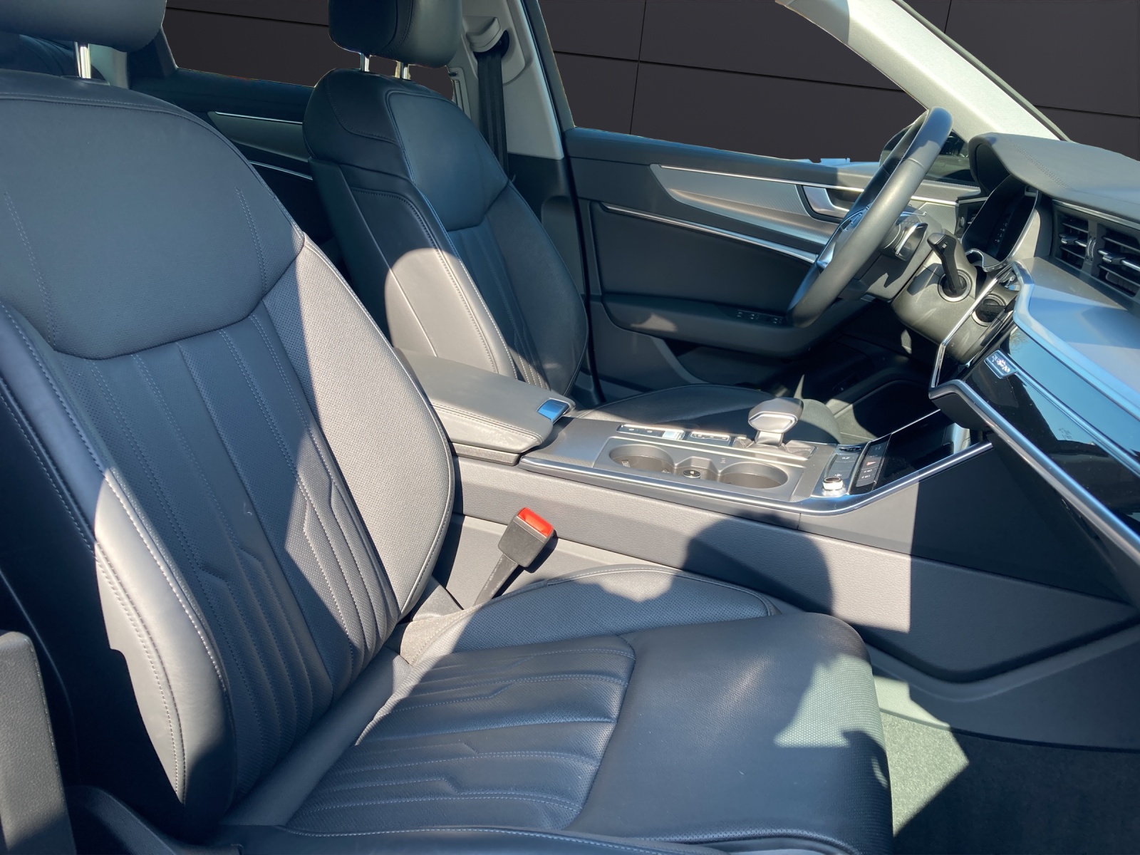 Fahrzeugabbildung Audi A6 Lim. 50 TDI quattro design Head up Matrix
