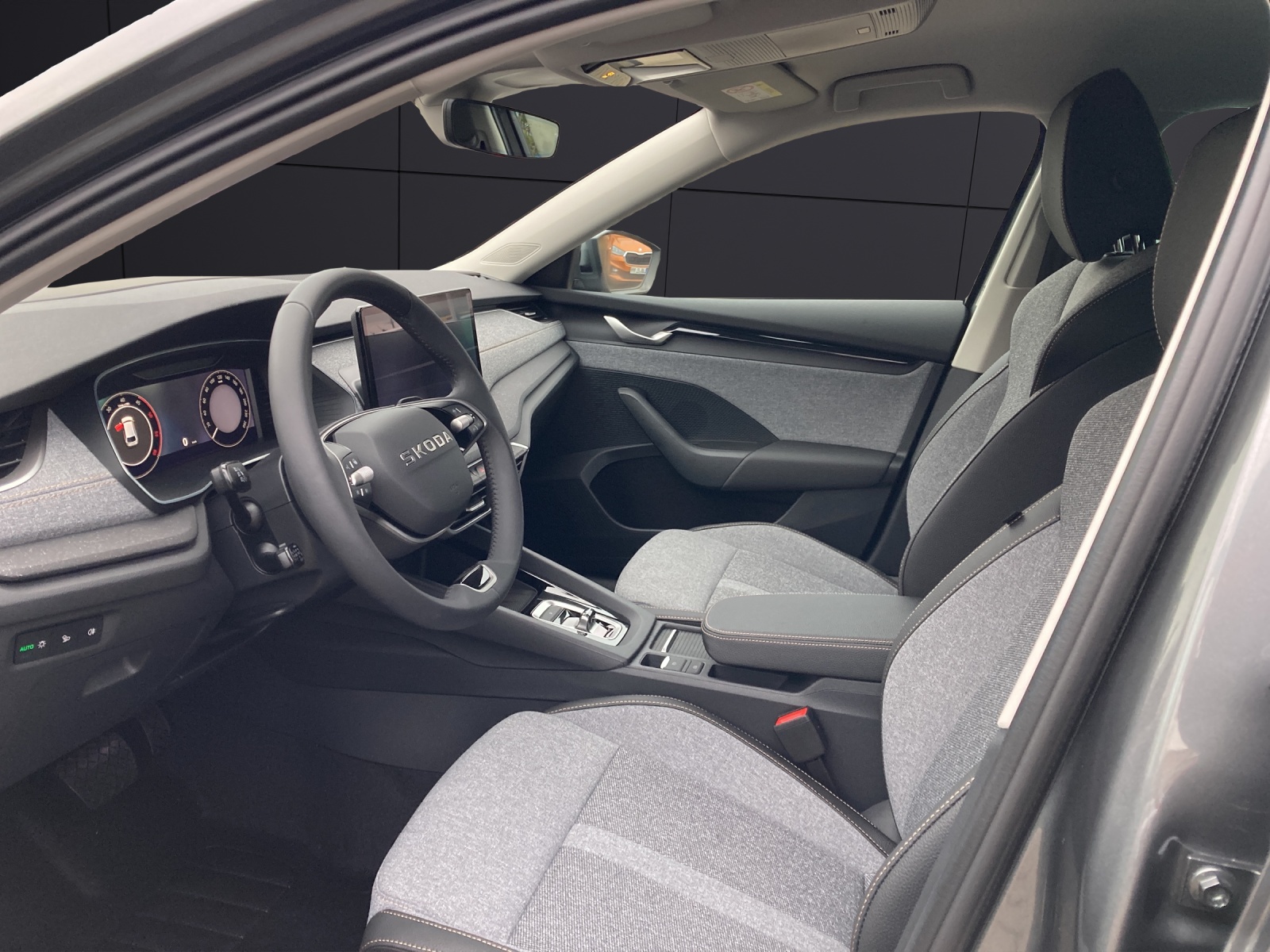 Fahrzeugabbildung SKODA Octavia Combi 2.0 TDI DSG TOUR LED Scheinw., Digital Cockpit, SmartLink