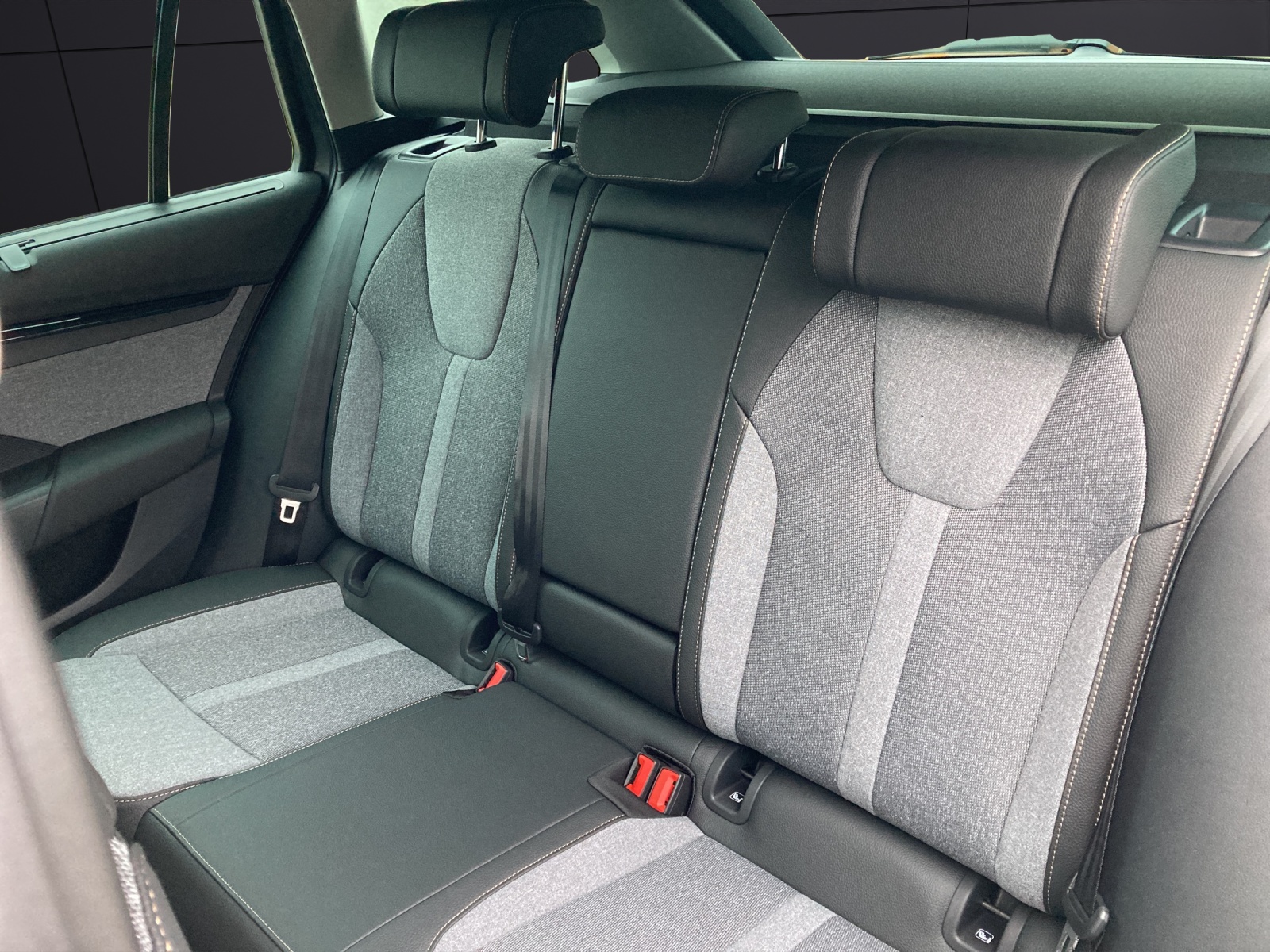 Fahrzeugabbildung SKODA Octavia Combi 2.0 TDI DSG TOUR LED Scheinw., Digital Cockpit, SmartLink