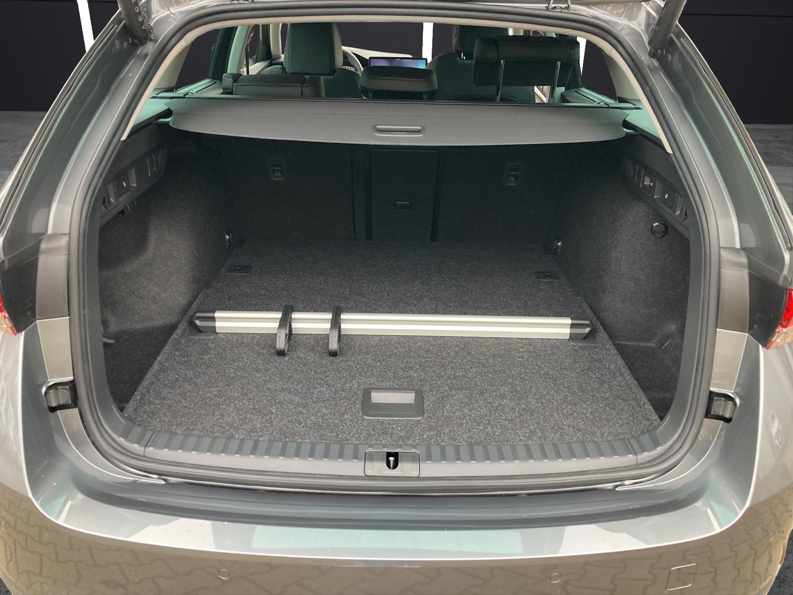 Fahrzeugabbildung SKODA Octavia Combi 2.0 TDI DSG TOUR LED Scheinw., Digital Cockpit, SmartLink