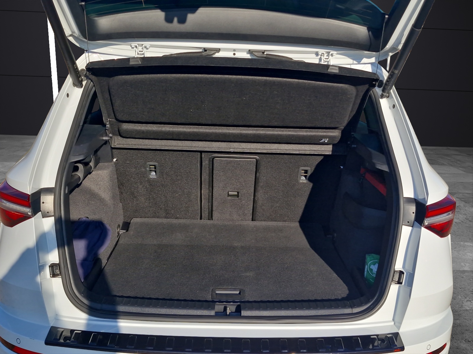 Fahrzeugabbildung SKODA Karoq TDI Sportline 4x4 Matrix PANOACC Kamera360°