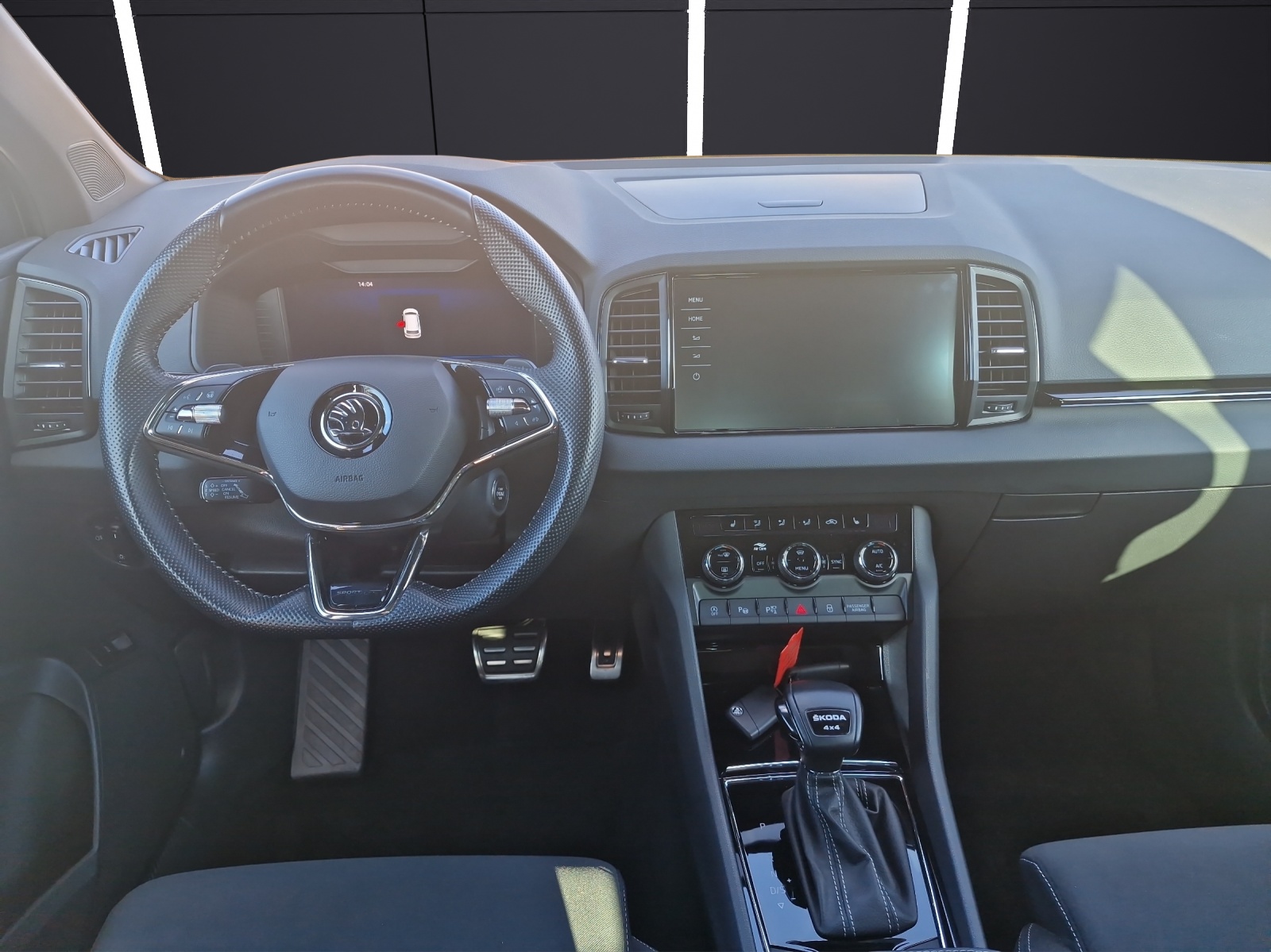 Fahrzeugabbildung SKODA Karoq TDI Sportline 4x4 Matrix PANOACC Kamera360°