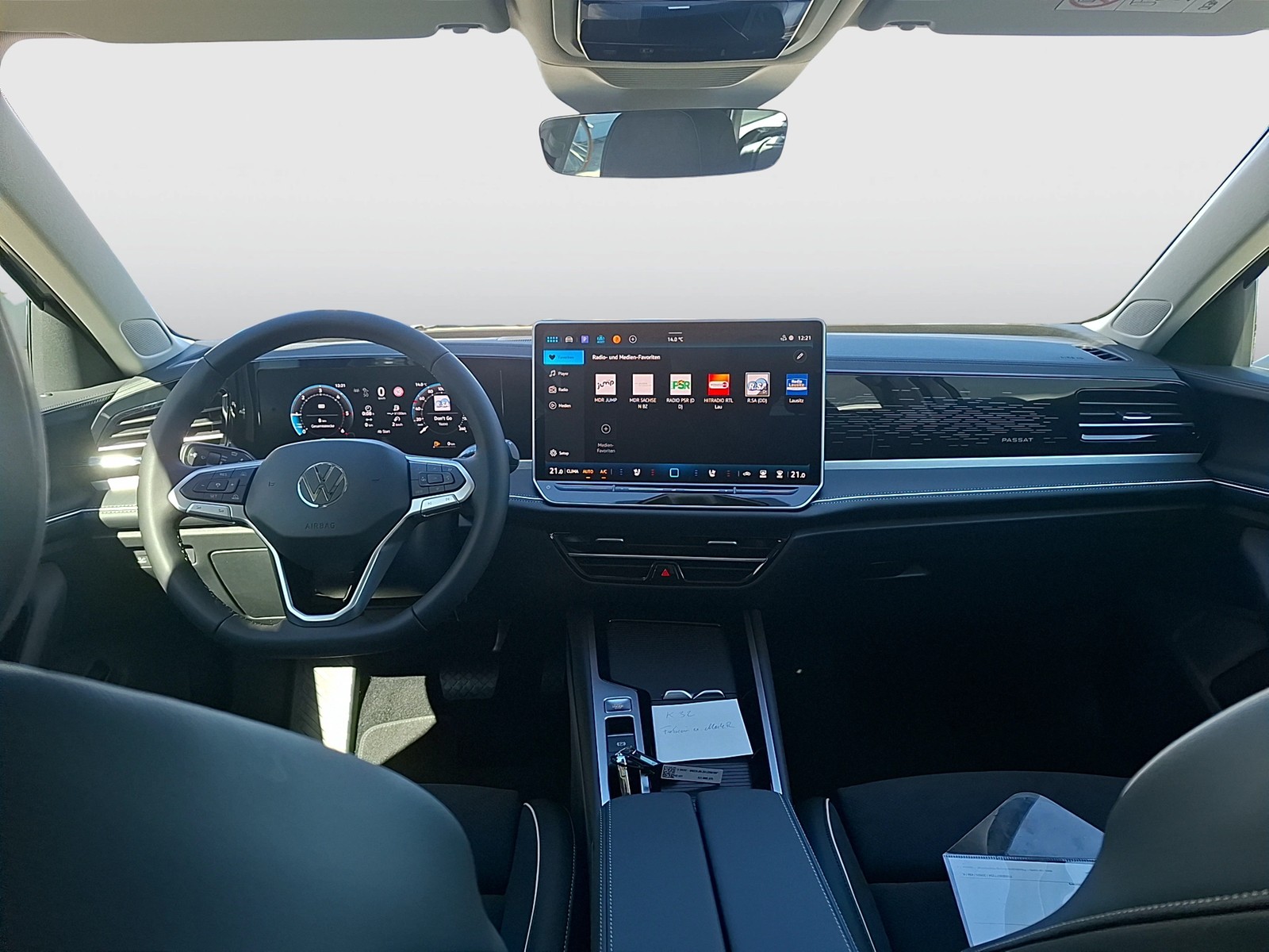 Fahrzeugabbildung Volkswagen Passat Variant TDI Elegance DSG Matrix AHK Navi HUD AID ACC RFK SH