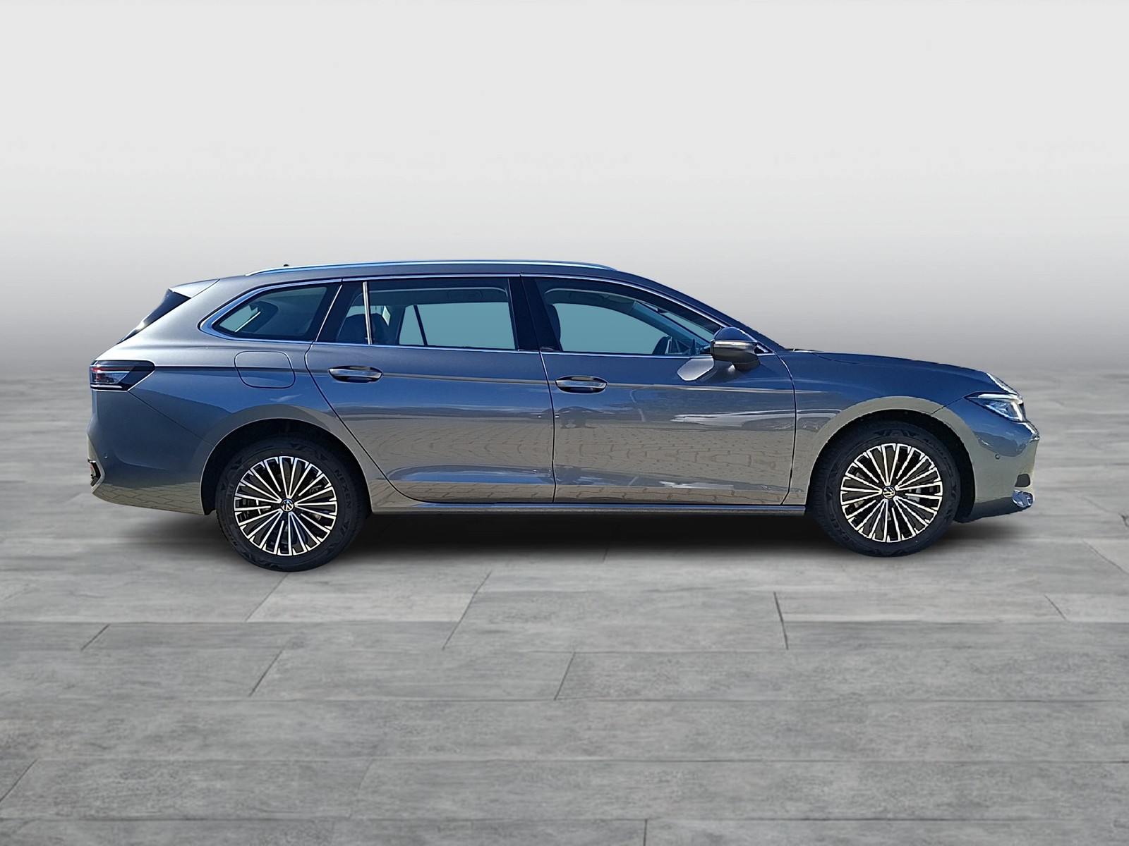 Fahrzeugabbildung Volkswagen Passat Variant TDI Elegance DSG Matrix AHK Navi HUD AID ACC RFK SH