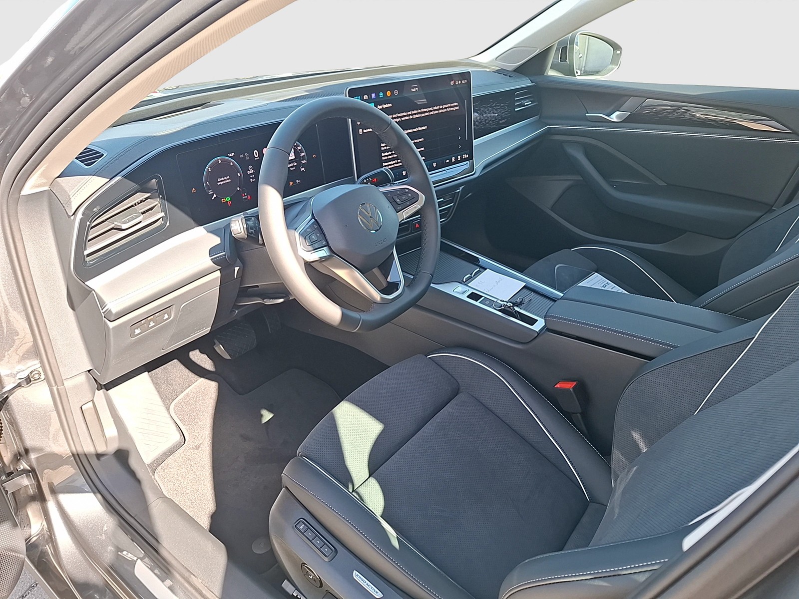 Fahrzeugabbildung Volkswagen Passat Variant TDI Elegance DSG Matrix AHK Navi HUD AID ACC RFK SH