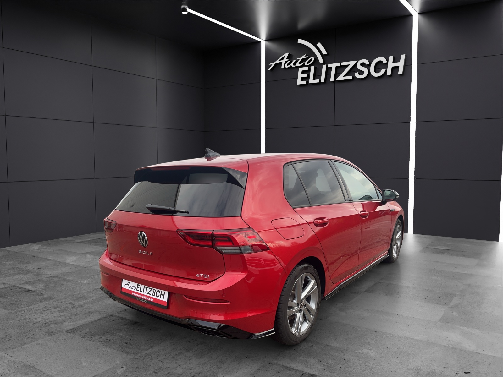 Fahrzeugabbildung Volkswagen Golf VIII R-Line TSI DSG LED NAVI ACC RearView