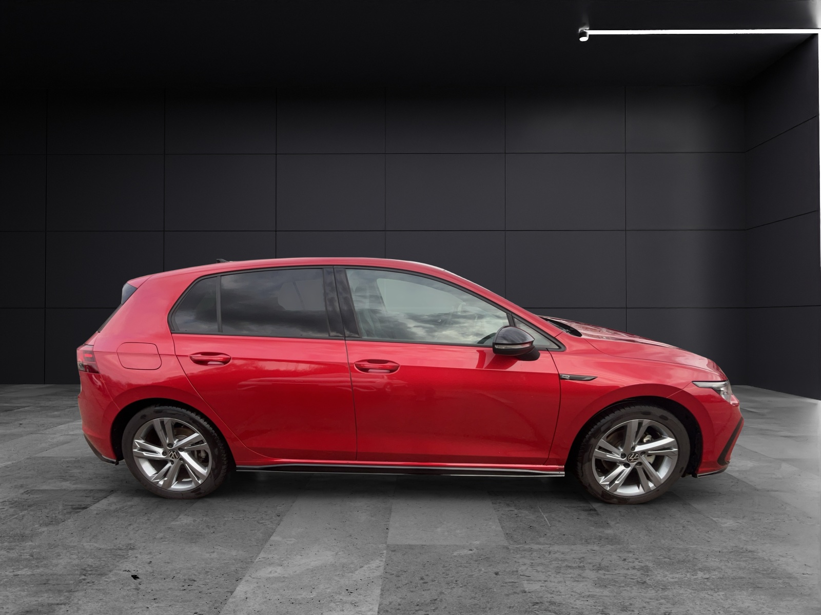Fahrzeugabbildung Volkswagen Golf VIII R-Line TSI DSG LED NAVI ACC RearView