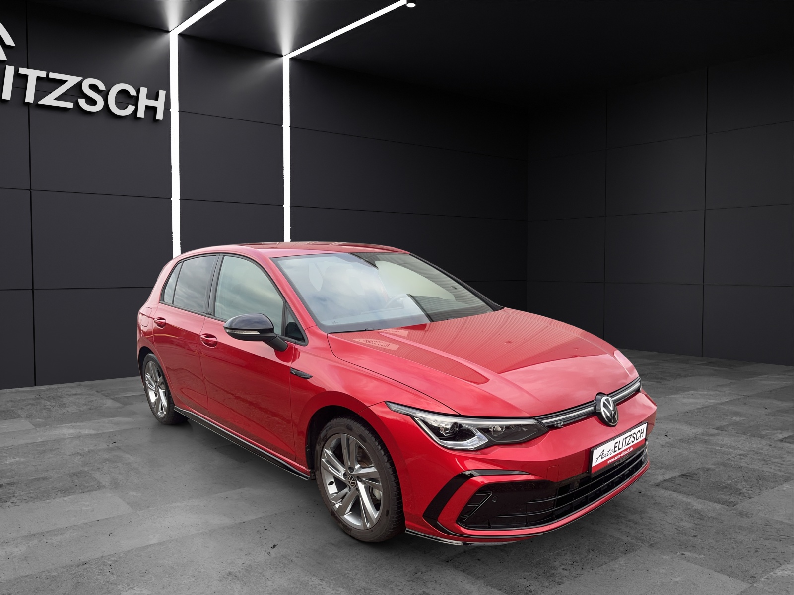 Fahrzeugabbildung Volkswagen Golf VIII R-Line TSI DSG LED NAVI ACC RearView