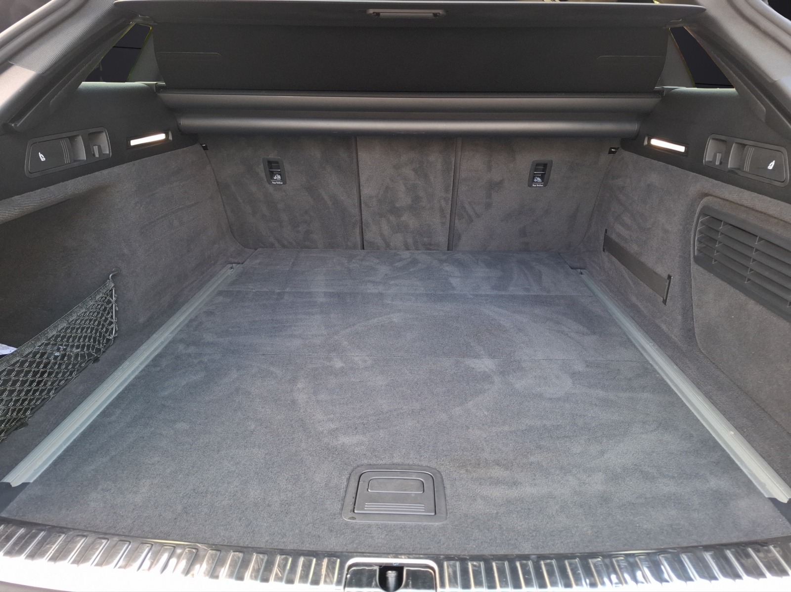 Fahrzeugabbildung Audi A6 Avant 55 TFSI sport quattro STH Matrix Luft AVC B&O