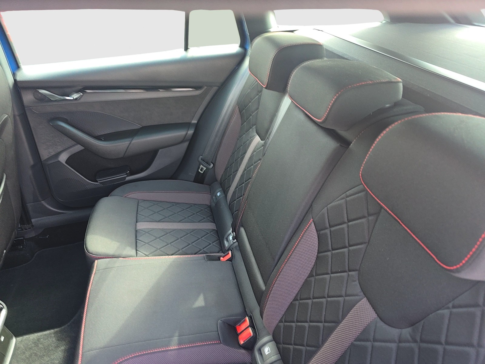 Fahrzeugabbildung SKODA Octavia Combi RS TDI 4x4 Matrix Navi ACC Pano AID RFK SH DSG ACC LED KAMERA