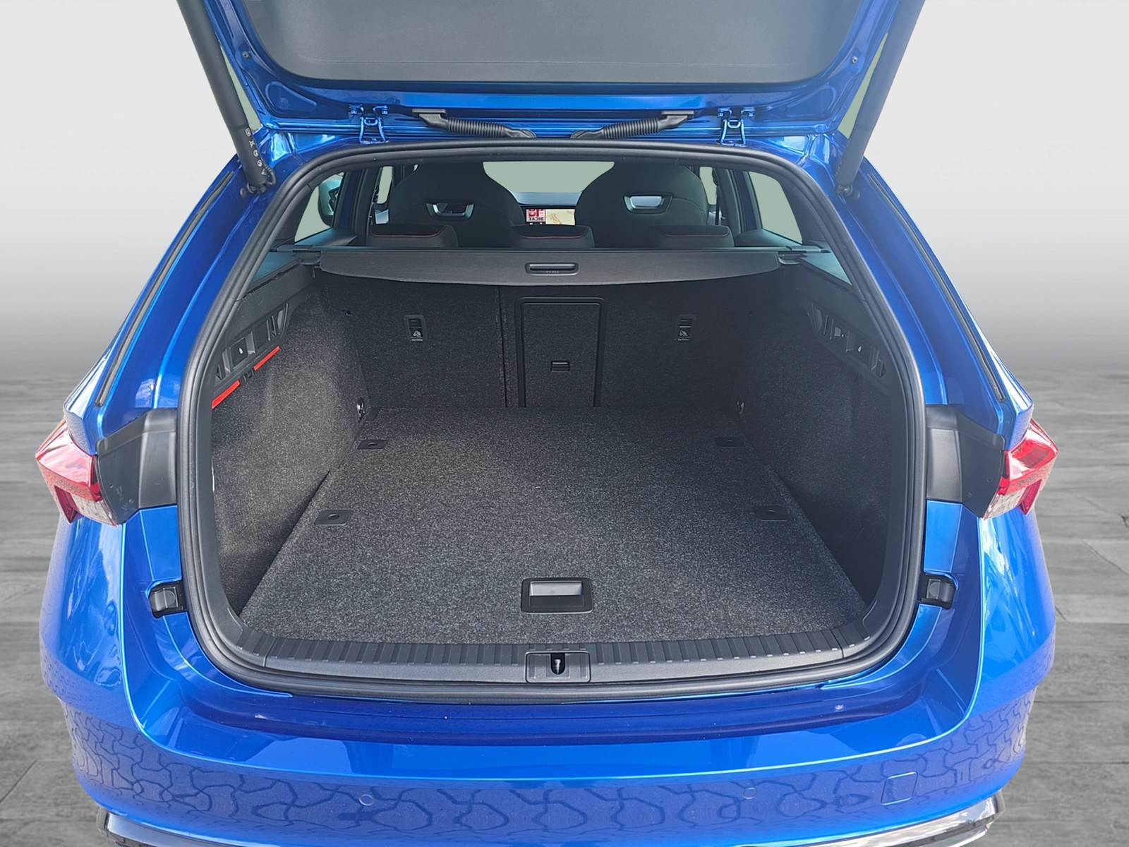 Fahrzeugabbildung SKODA Octavia Combi RS TDI 4x4 Matrix Navi ACC Pano AID RFK SH DSG ACC LED KAMERA