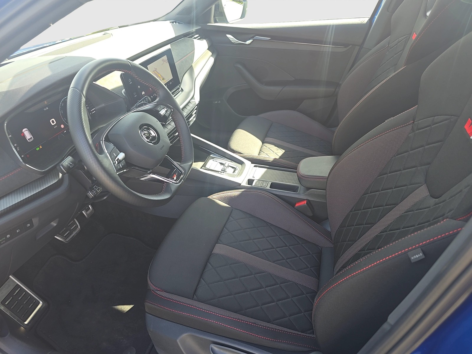 Fahrzeugabbildung SKODA Octavia Combi RS TDI 4x4 Matrix Navi ACC Pano AID RFK SH DSG ACC LED KAMERA