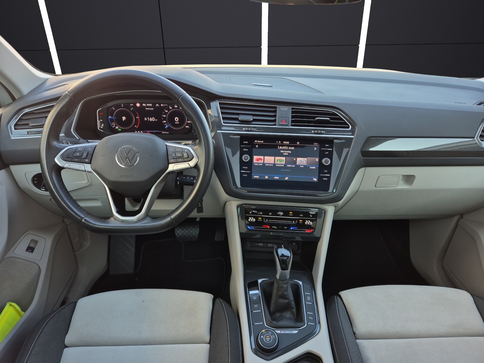 Fahrzeugabbildung Volkswagen Tiguan TDI Elegance DSG 4M Matrix Navi Pano AID ACC RFK 19