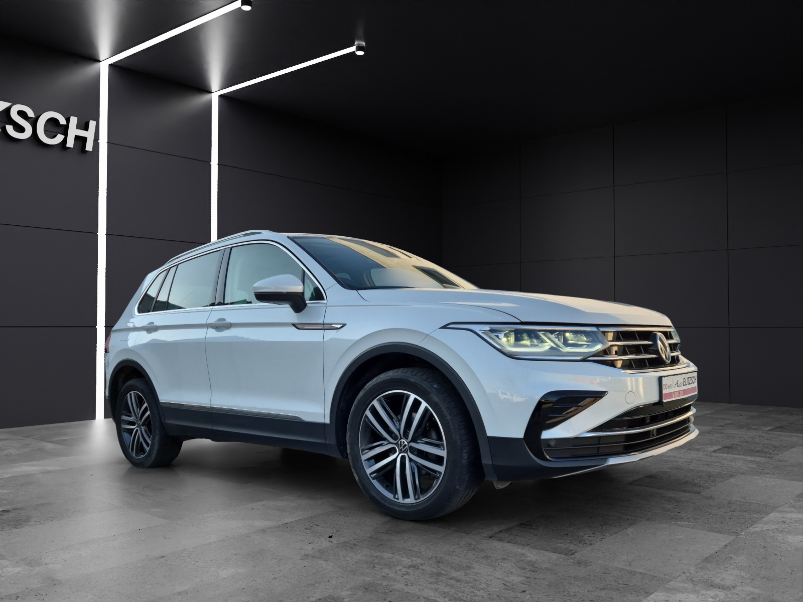 Fahrzeugabbildung Volkswagen Tiguan TDI Elegance DSG 4M Matrix Navi Pano AID ACC RFK 19