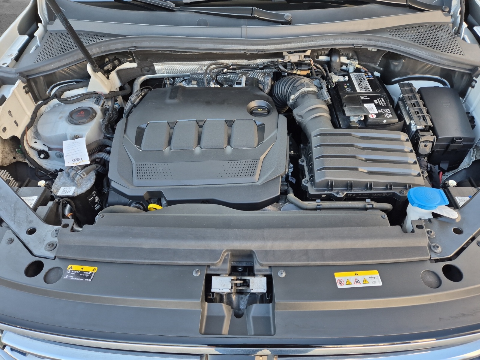 Fahrzeugabbildung Volkswagen Tiguan TDI Elegance DSG 4M Matrix Navi Pano AID ACC RFK 19