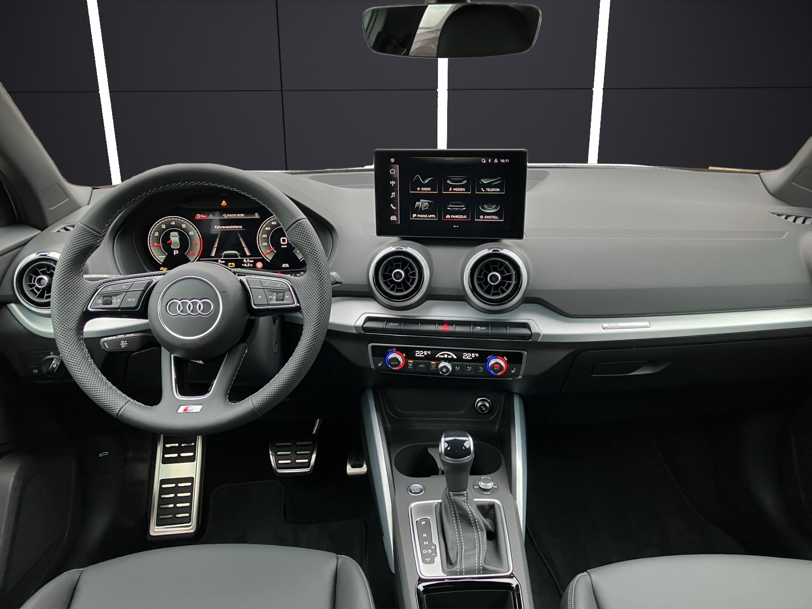 Fahrzeugabbildung Audi Q2 35 TFSI S-line S-tronic LED AHK AVC GRA PDC SH