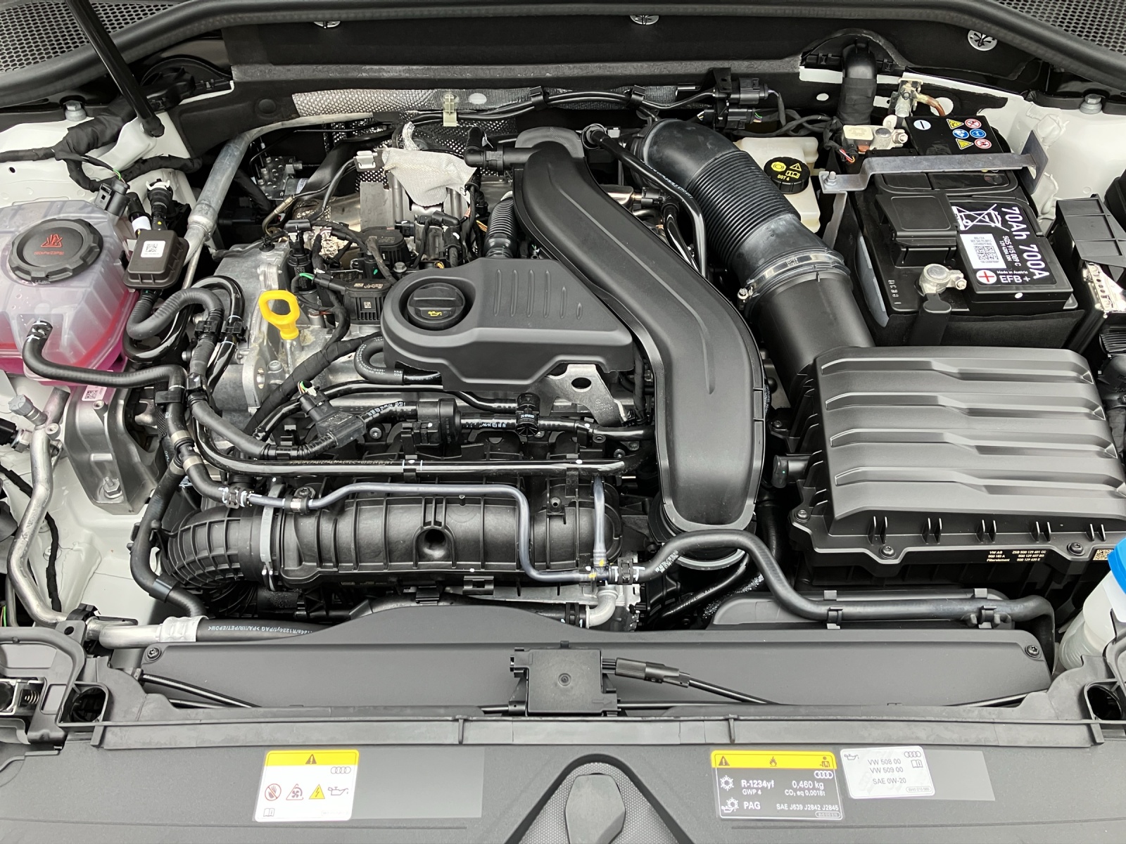 Fahrzeugabbildung Audi Q2 35 TFSI S-line S-tronic LED AHK AVC GRA PDC SH