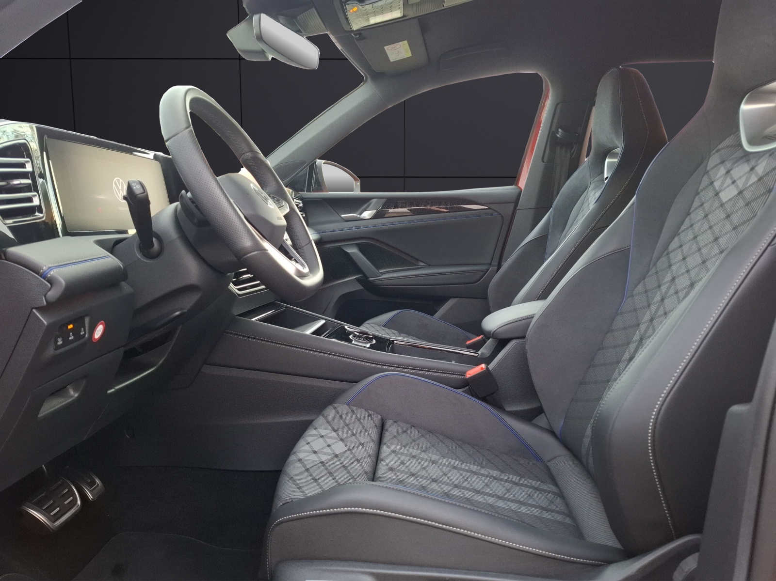 Fahrzeugabbildung Volkswagen Tiguan TDI R-Line DSG 4M Standhzg Matrix AHK Navi AID ACC RFK SH 20