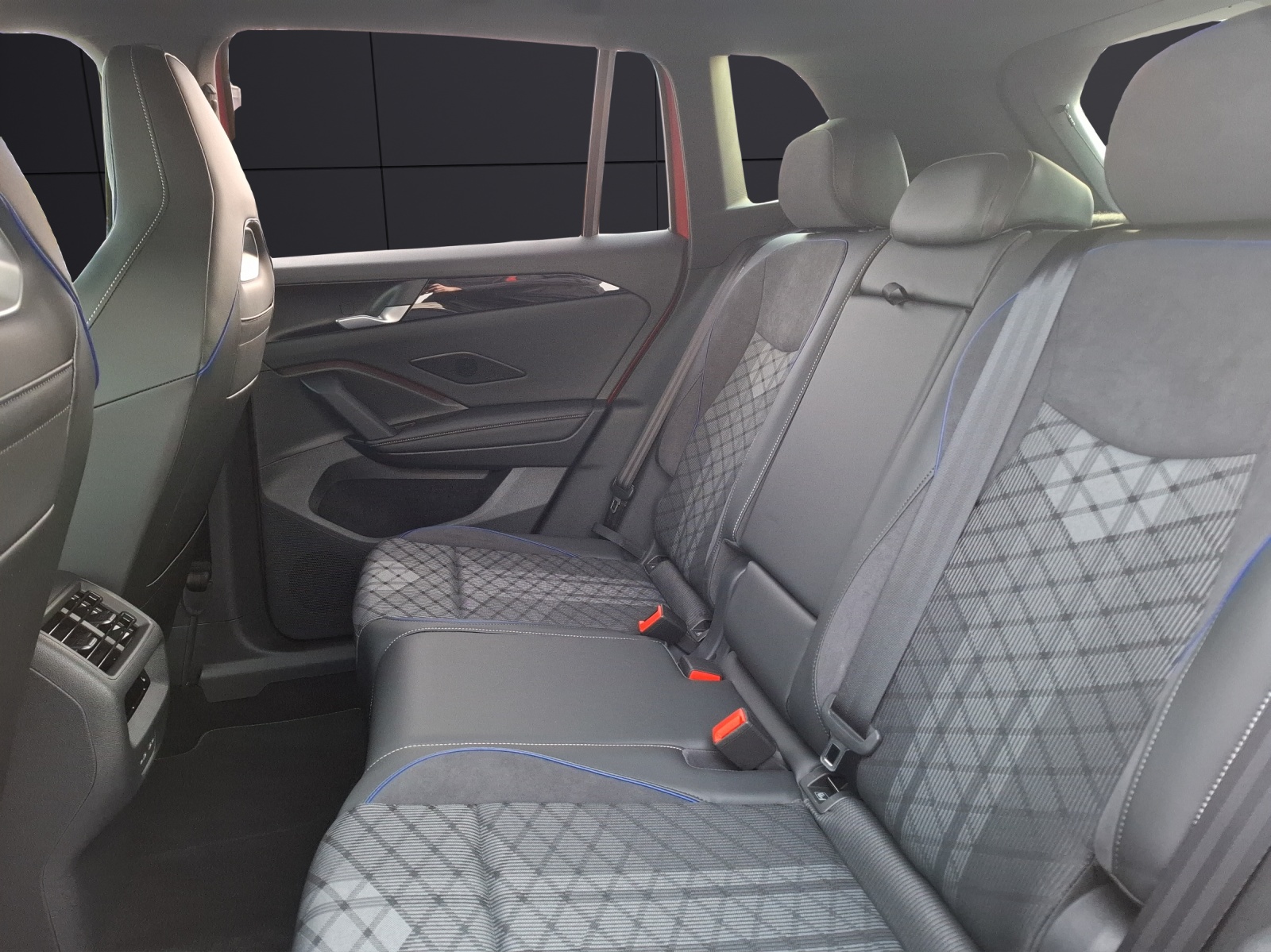 Fahrzeugabbildung Volkswagen Tiguan TDI R-Line DSG 4M Standhzg Matrix AHK Navi AID ACC RFK SH 20