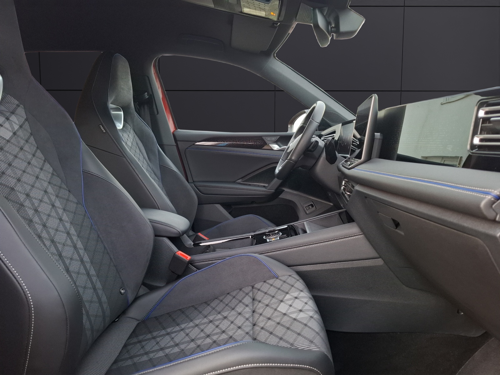 Fahrzeugabbildung Volkswagen Tiguan TDI R-Line DSG 4M Standhzg Matrix AHK Navi AID ACC RFK SH 20