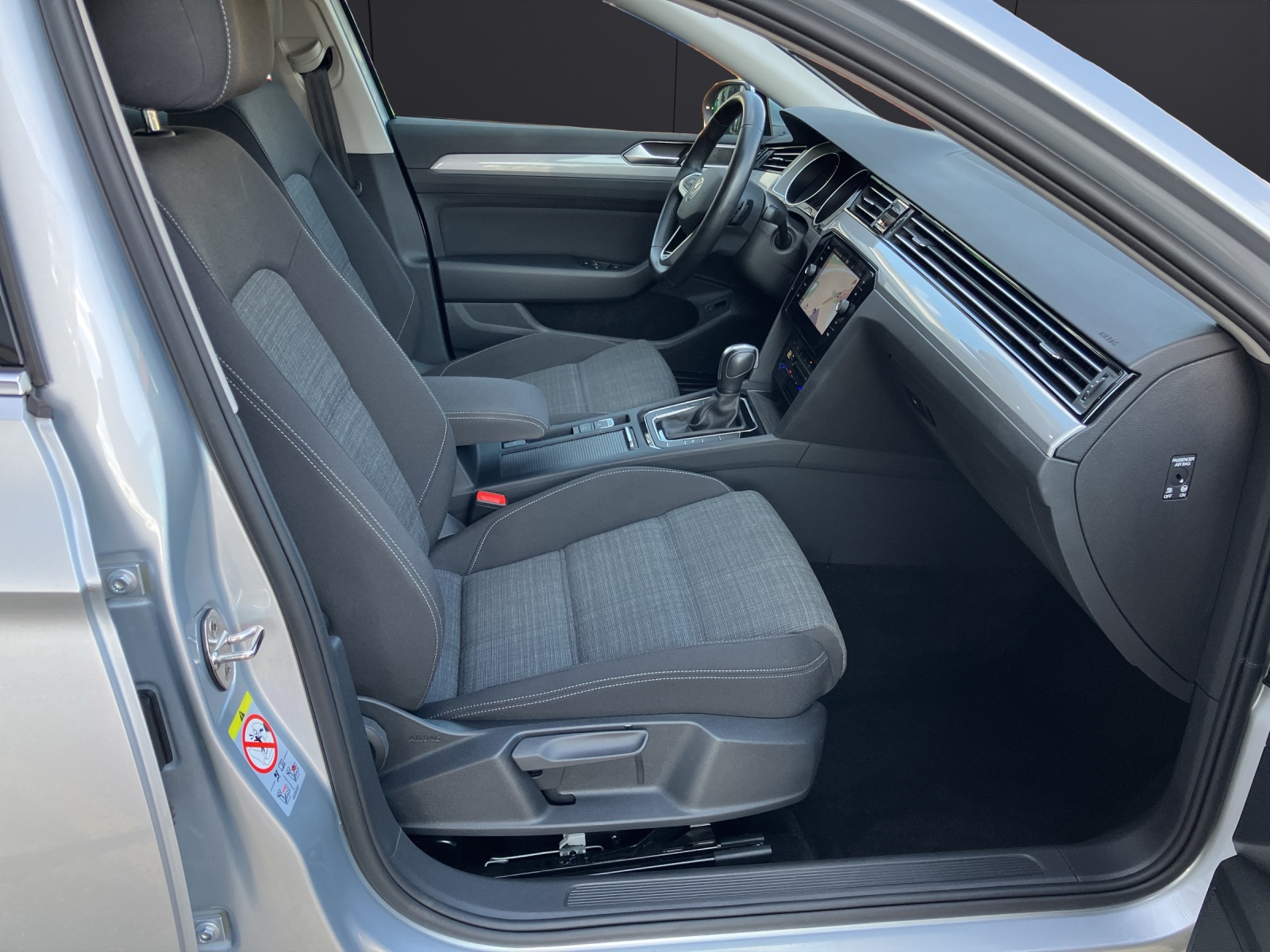 Fahrzeugabbildung Volkswagen Passat Variant TDI Business DSG LED ACC Navi RFK AHZV