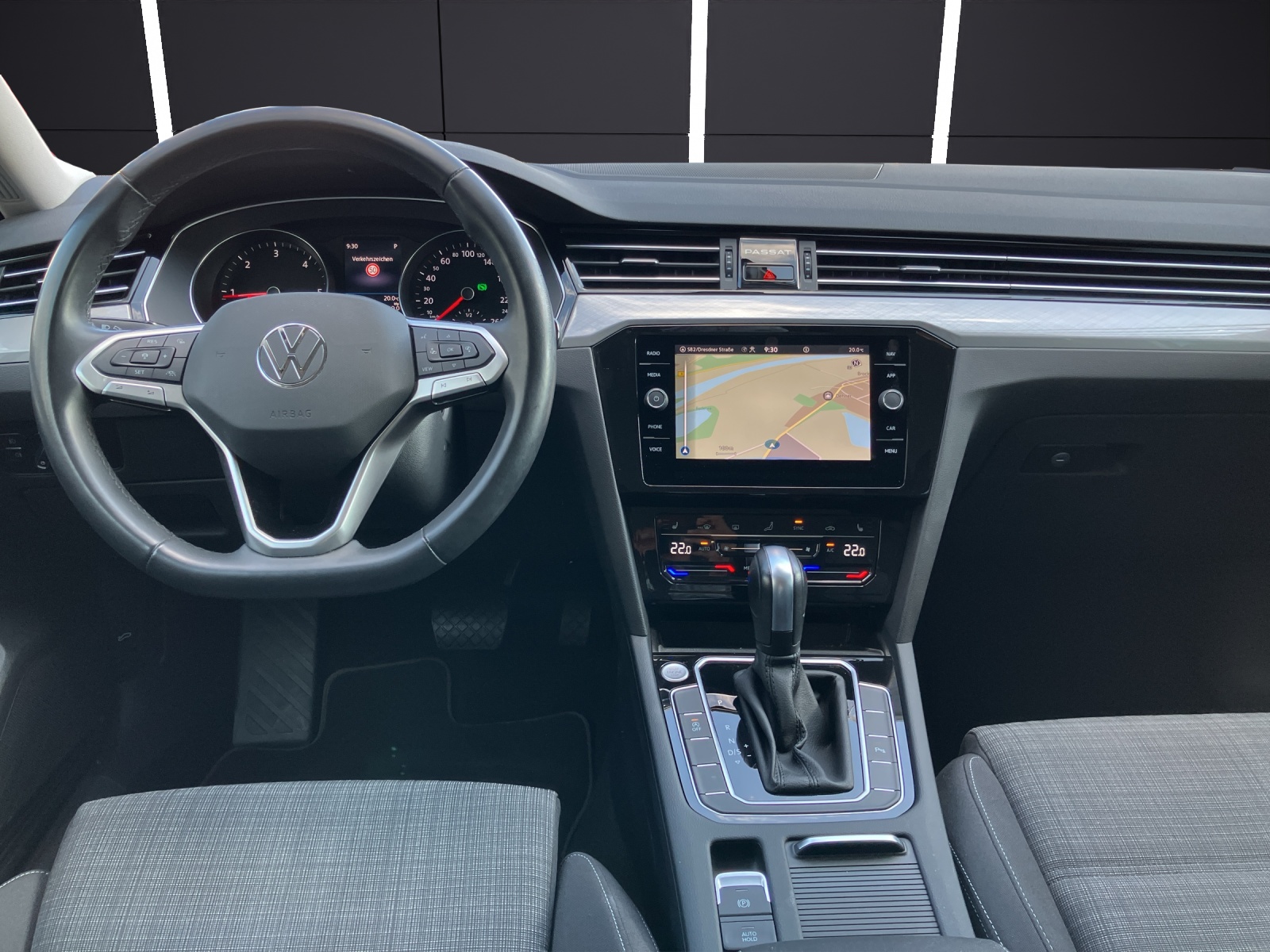 Fahrzeugabbildung Volkswagen Passat Variant TDI Business DSG LED ACC Navi RFK AHZV