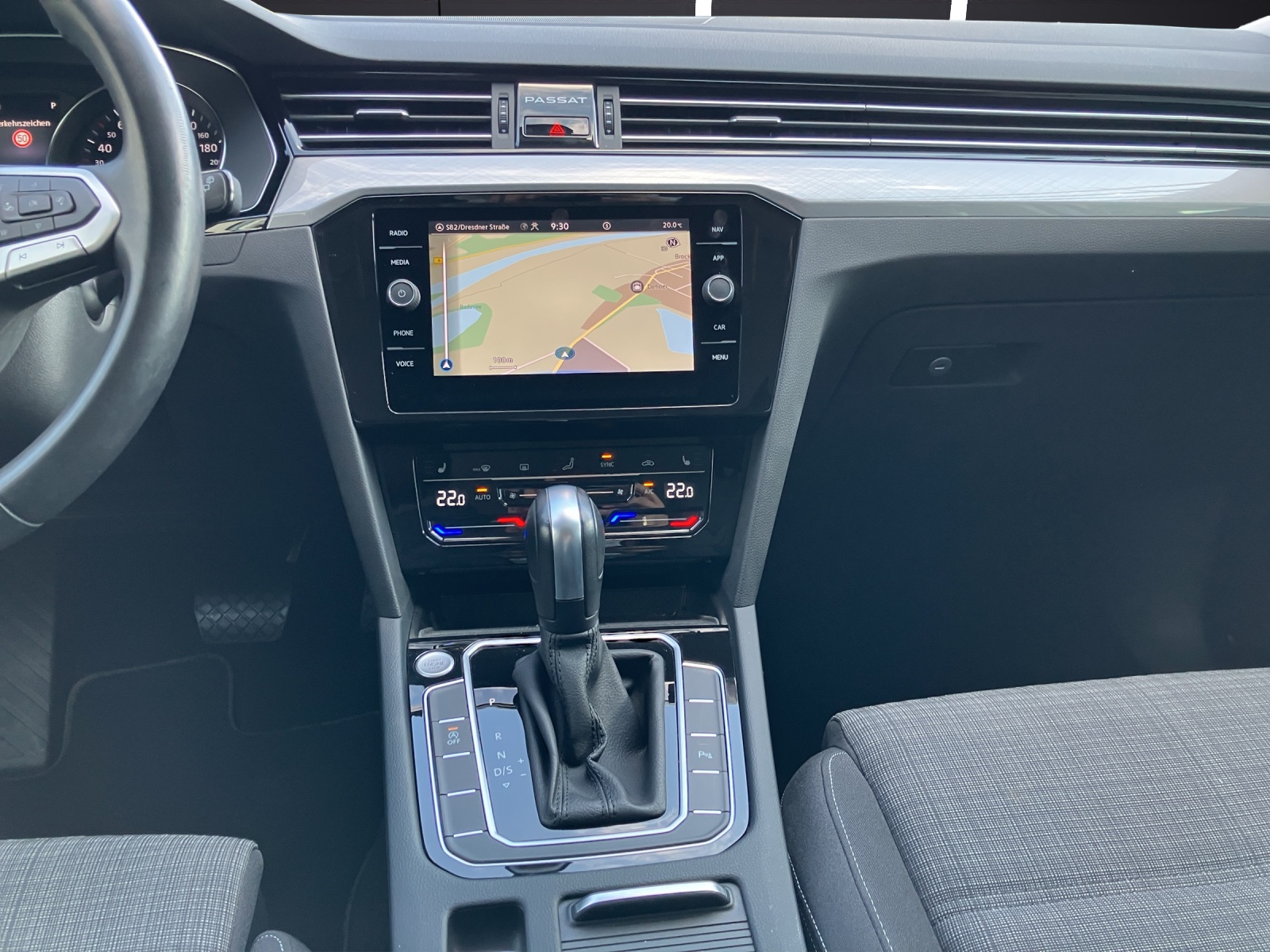 Fahrzeugabbildung Volkswagen Passat Variant TDI Business DSG LED ACC Navi RFK AHZV