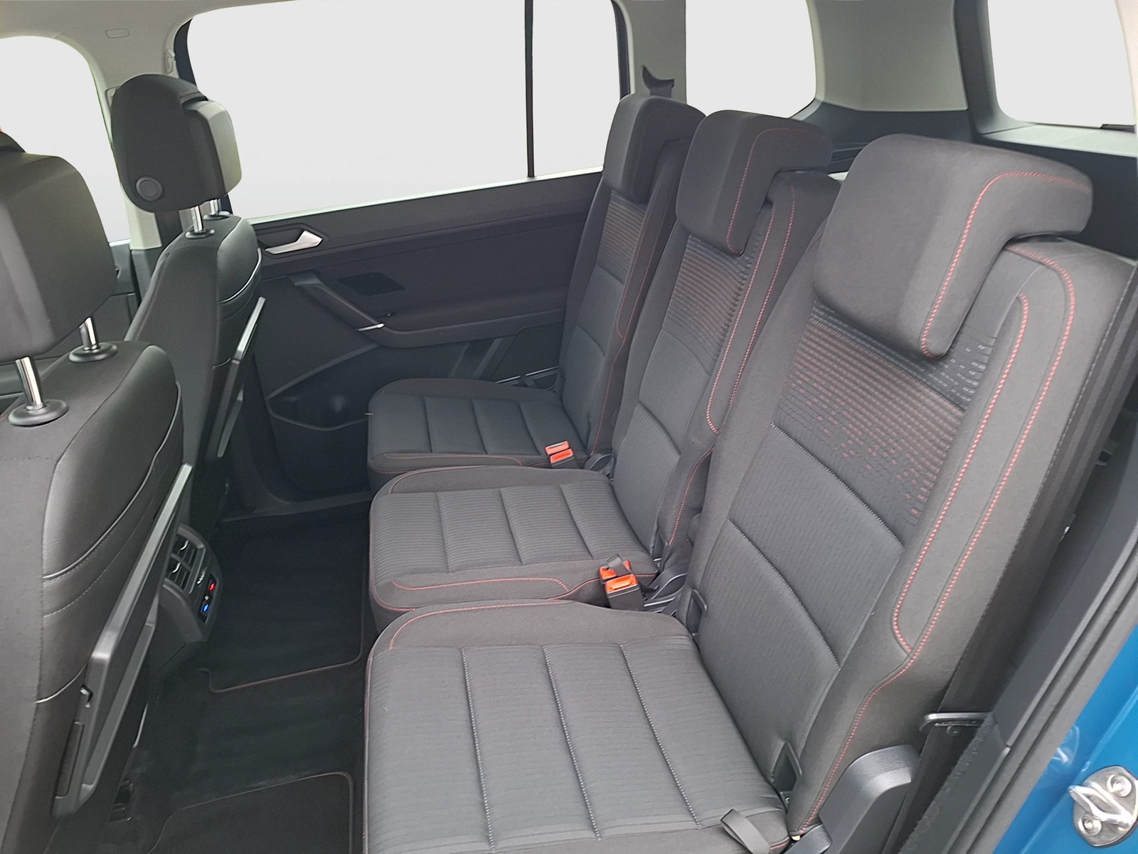 Fahrzeugabbildung Volkswagen Touran TSI Sound LED Navi ACC PDC SH
