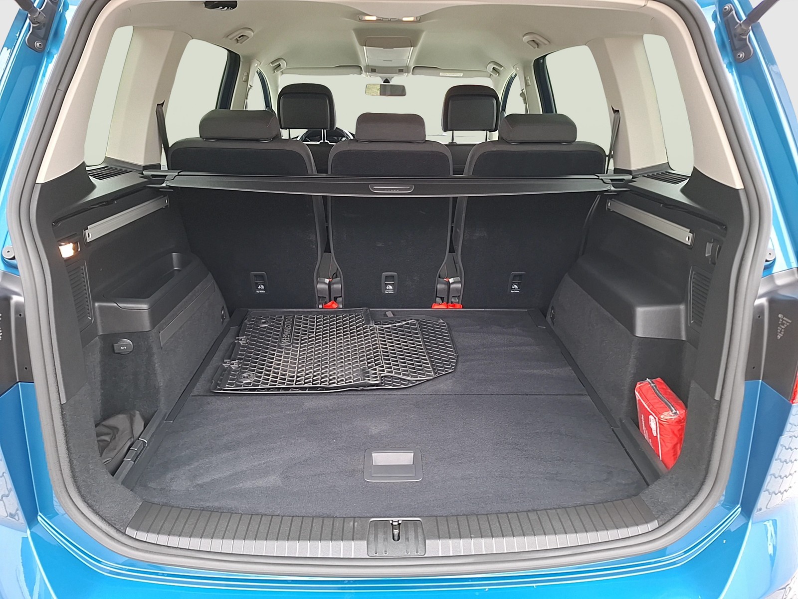 Fahrzeugabbildung Volkswagen Touran TSI Sound LED Navi ACC PDC SH