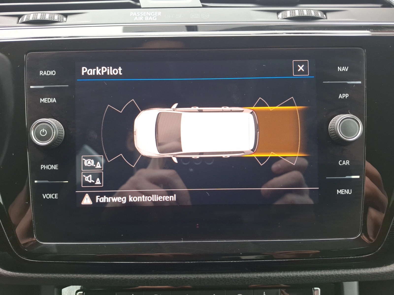 Fahrzeugabbildung Volkswagen Touran TSI Sound LED Navi ACC PDC SH